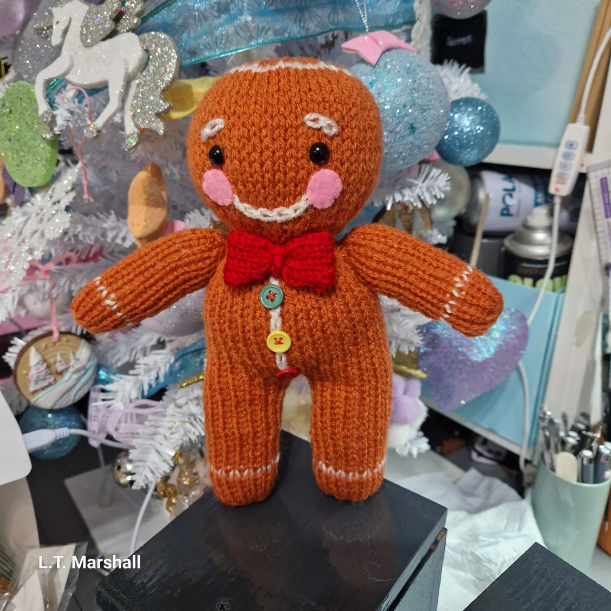 Medium Christmas Gingerbread Man Knitting Pattern – Flat-Knit Ornament PDF, Beginner Friendly