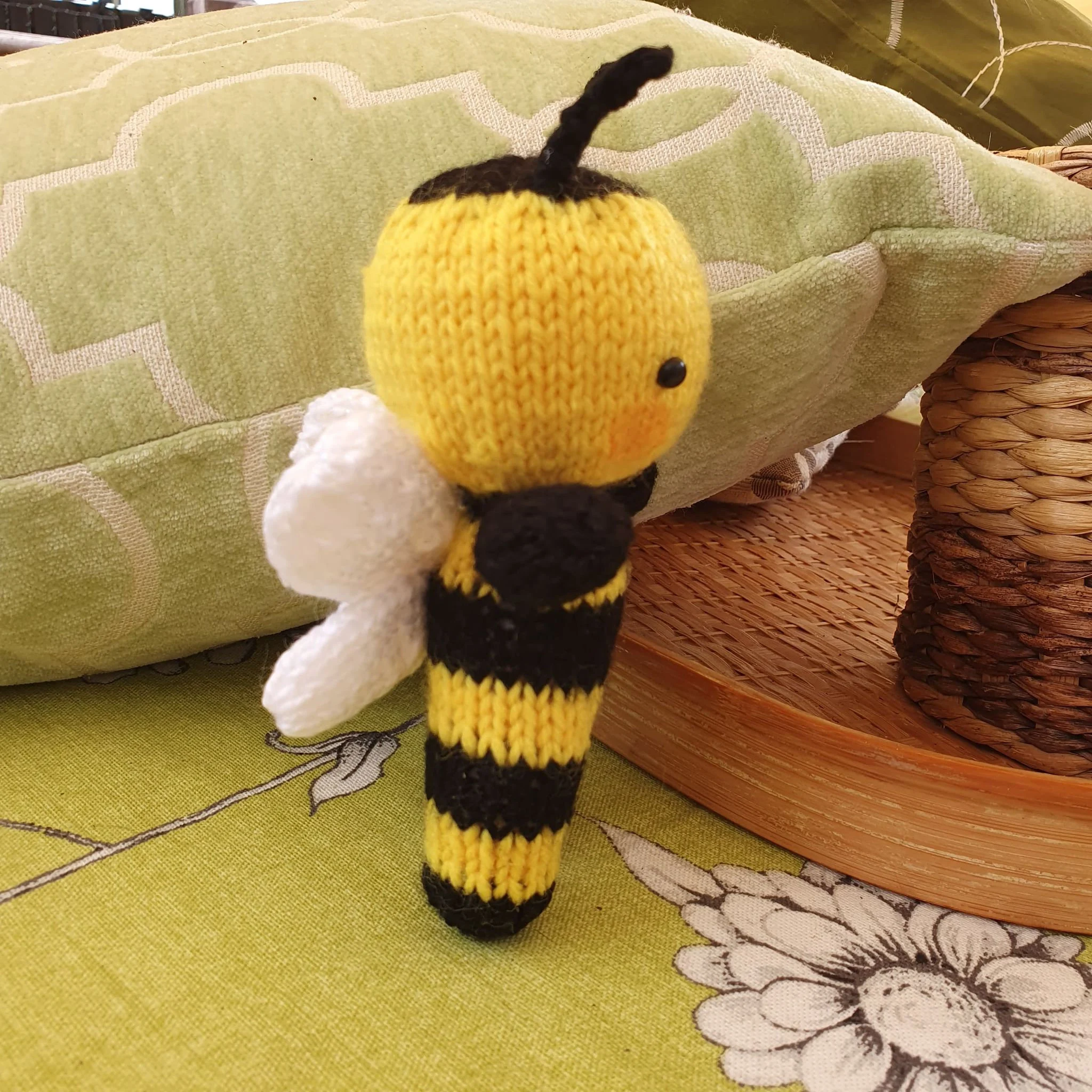 Summer Bobby Bumblebee Knitting Pattern – Cute DIY Plush Toy, Soft Knitted Bee, Digital PDF Tutorial