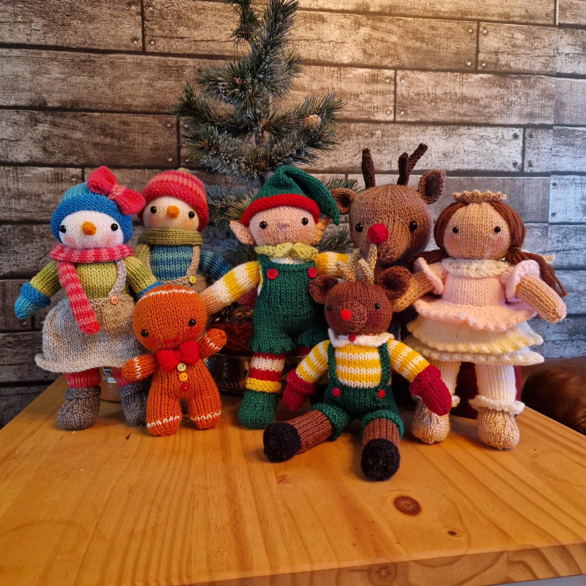 Large Cuddly Reindeer Knitting Pattern – Easy Flat Knit Soft Toy – DIY Christmas Plush PDF