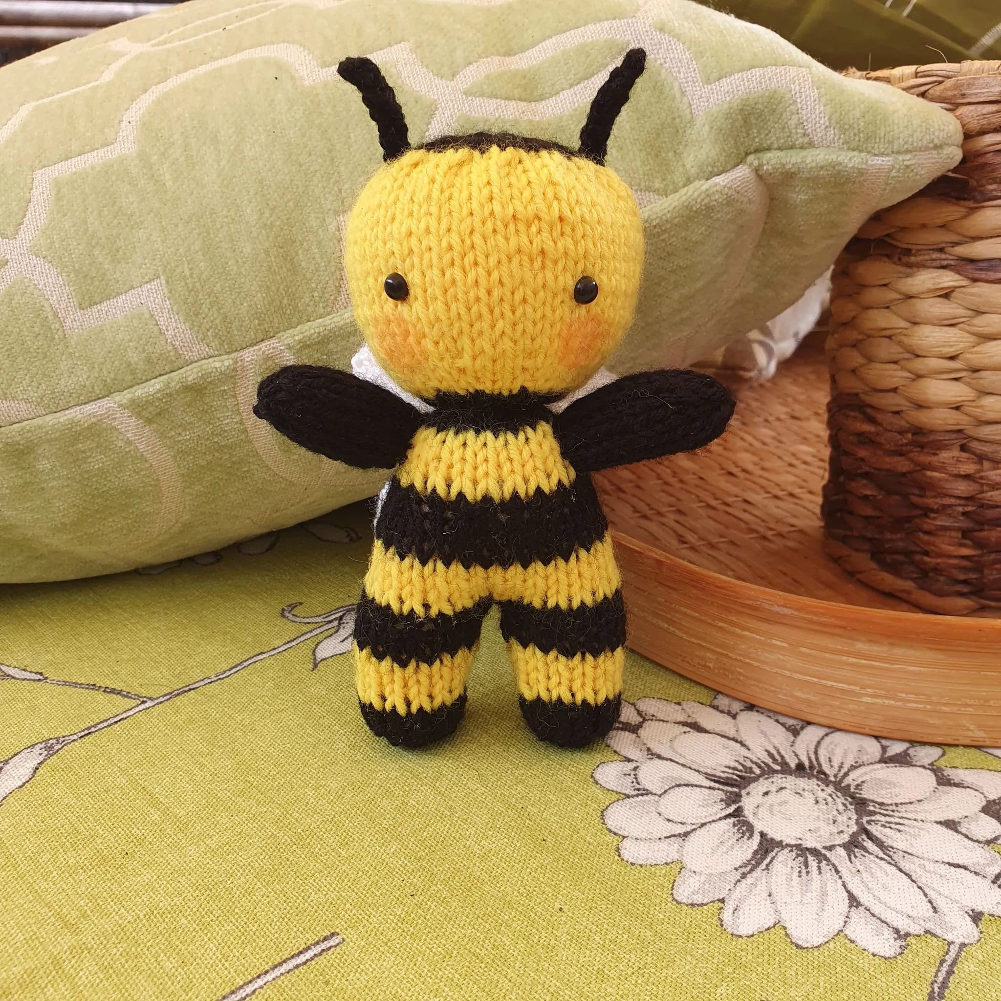 Summer Bobby Bumblebee Knitting Pattern – Cute DIY Plush Toy, Soft Knitted Bee, Digital PDF Tutorial