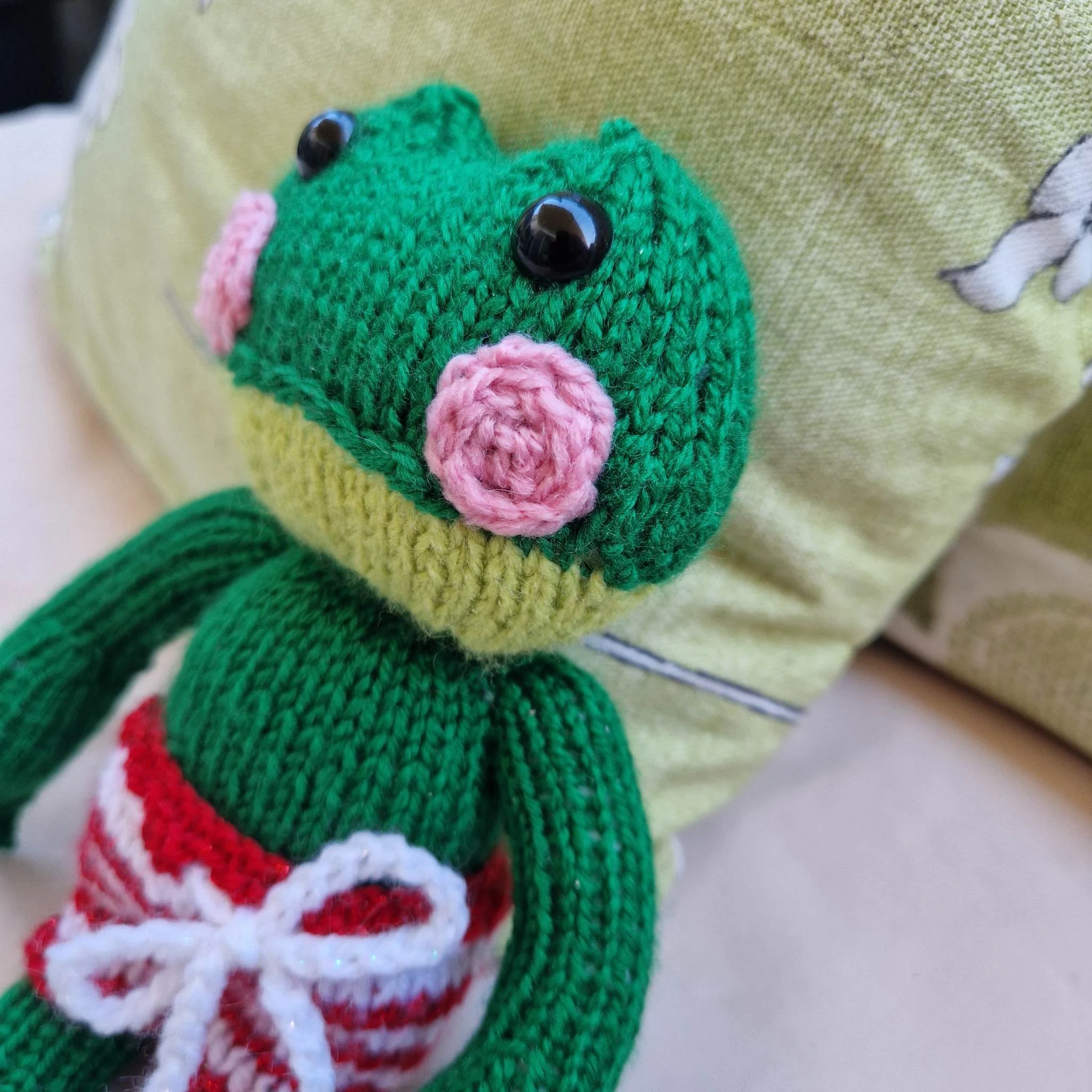 Vintage-Style Froggy Companion Knitting Pattern – Flat-Knit Frog Toy PDF, Easy Cute Plush