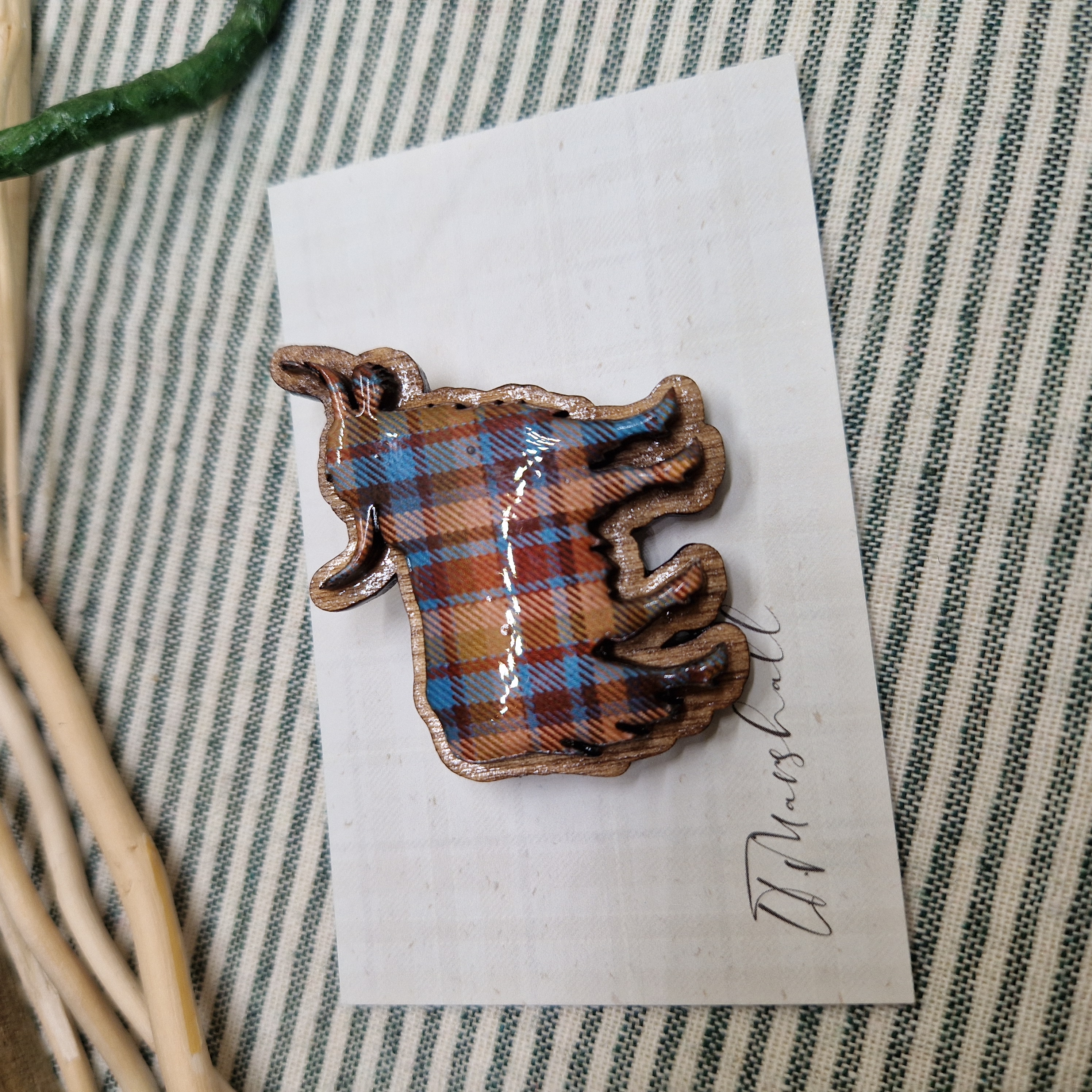Handmade Highland Cow Brooch in Scottish Tartan Wood and Resin – Celtic Heritage Pin, Scottish Gift