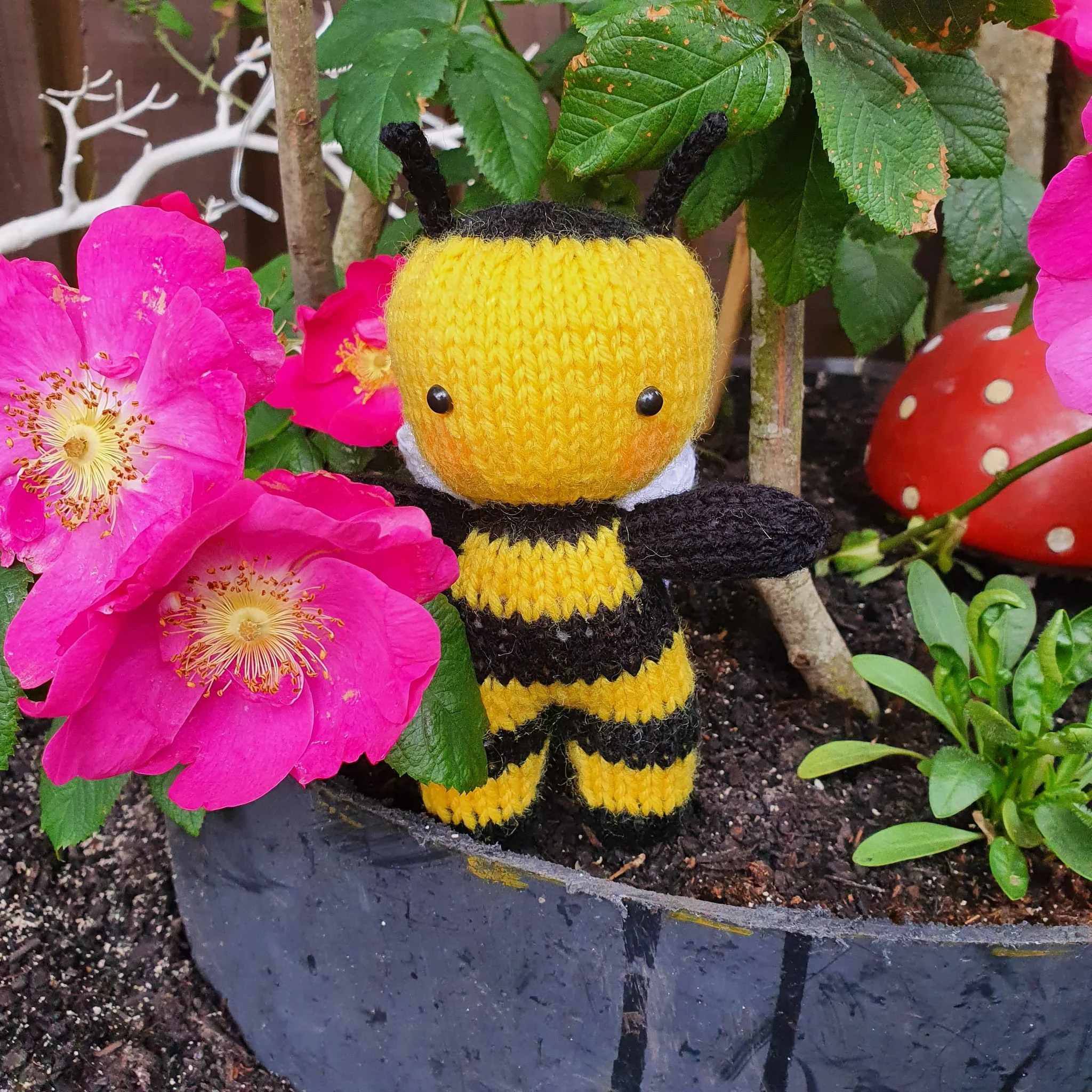 Summer Bobby Bumblebee Knitting Pattern – Cute DIY Plush Toy, Soft Knitted Bee, Digital PDF Tutorial