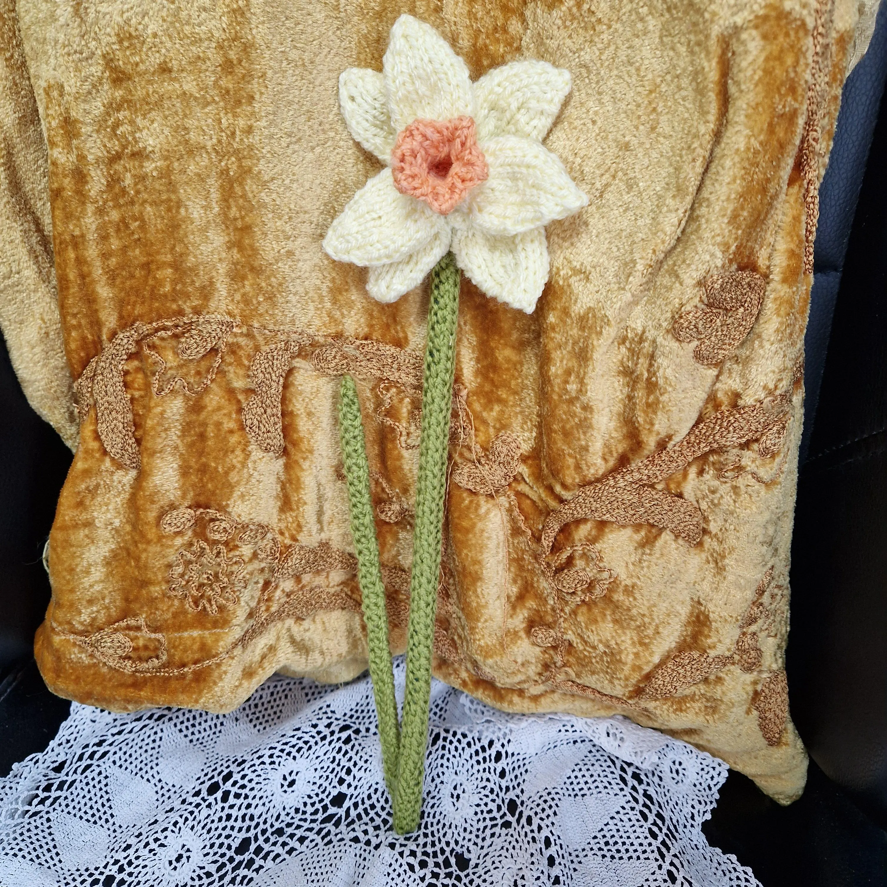 Knitted Daffodil Pattern – Easy Flower Knitting PDF | Digital Download | DK Yarn, 11mm Needles | Spring Home Décor