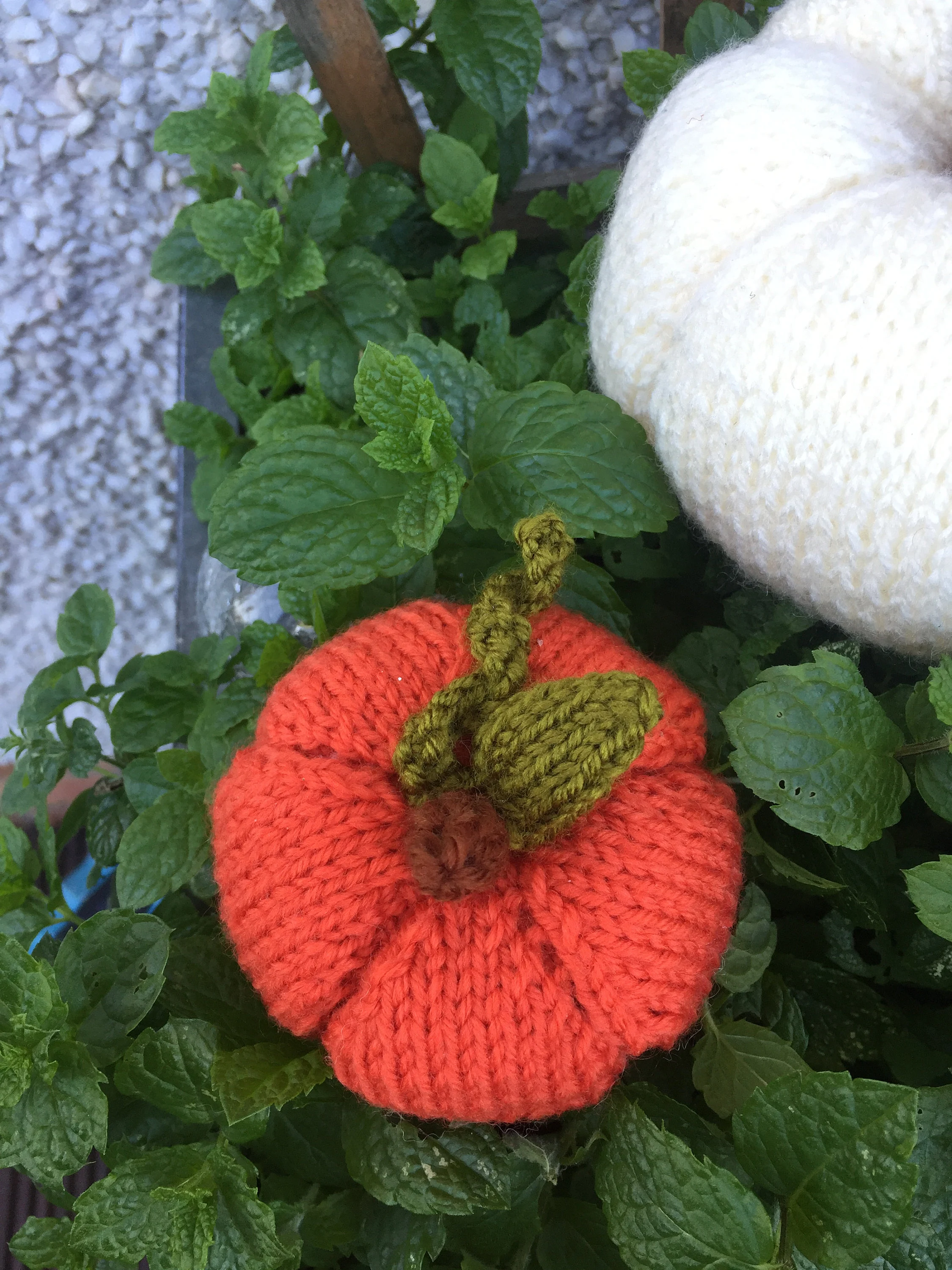 Pumpkin Duo Knitting Pattern – DIY Autumn Decor, Cute Fall Plush, Halloween & Thanksgiving Soft Toy, Digital PDF