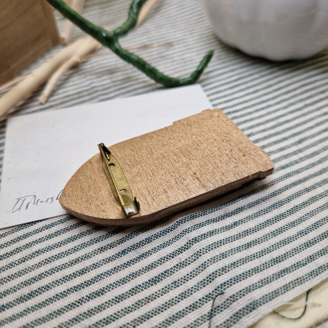 Gothic Window Cat Brooch – Handmade Wood Resin Pin – Starry Night Familiar Brooch – Witchcore Gothic Cottagecore Gift