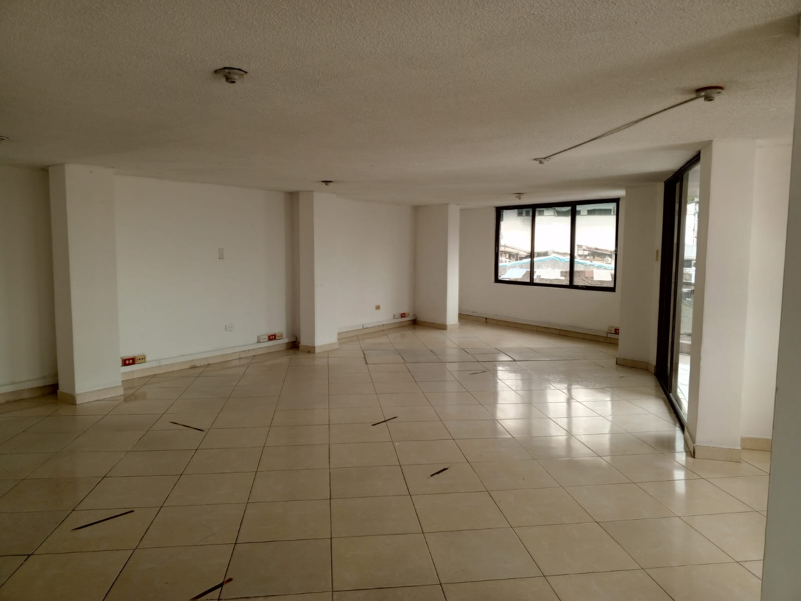 LOCAL COMERCIA EDIFICIO TRINIDAD