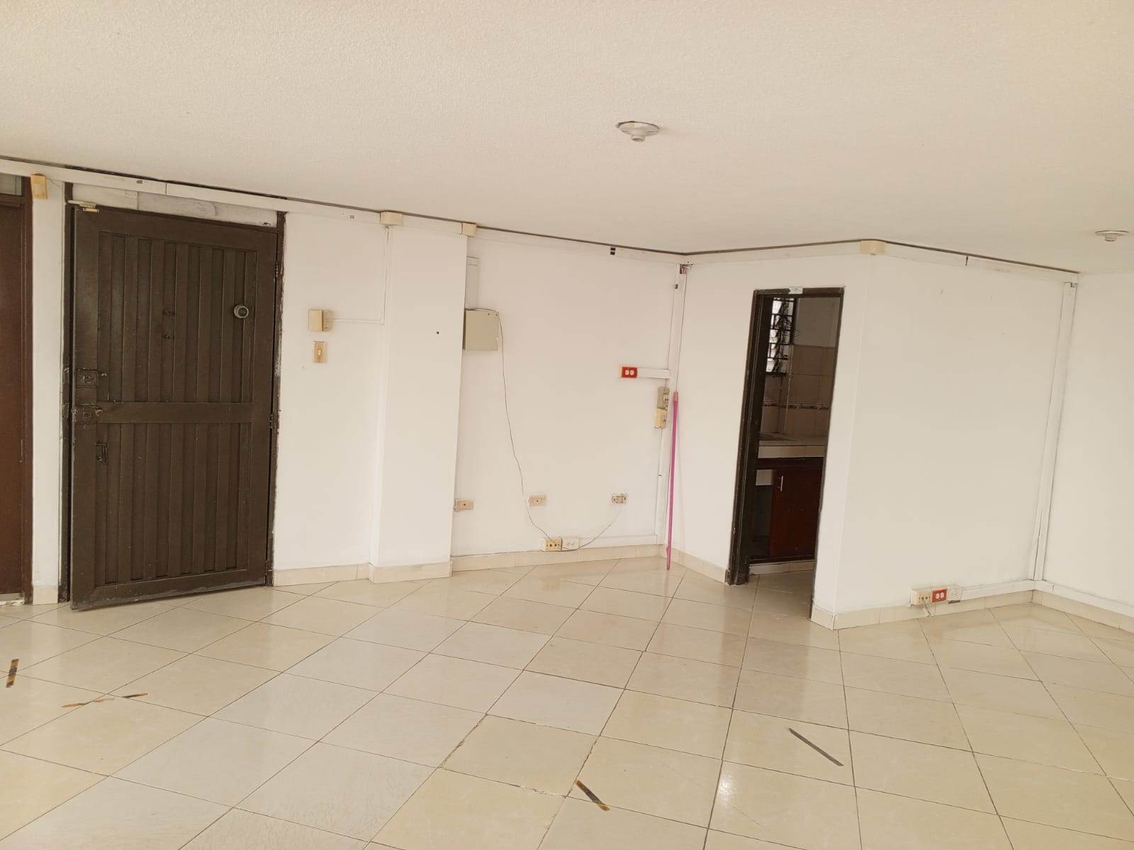 LOCAL COMERCIA EDIFICIO TRINIDAD