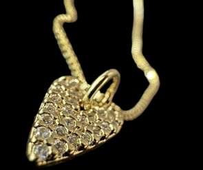 Colar Coracao Pontudo Cravejado Semijoia - Dourado