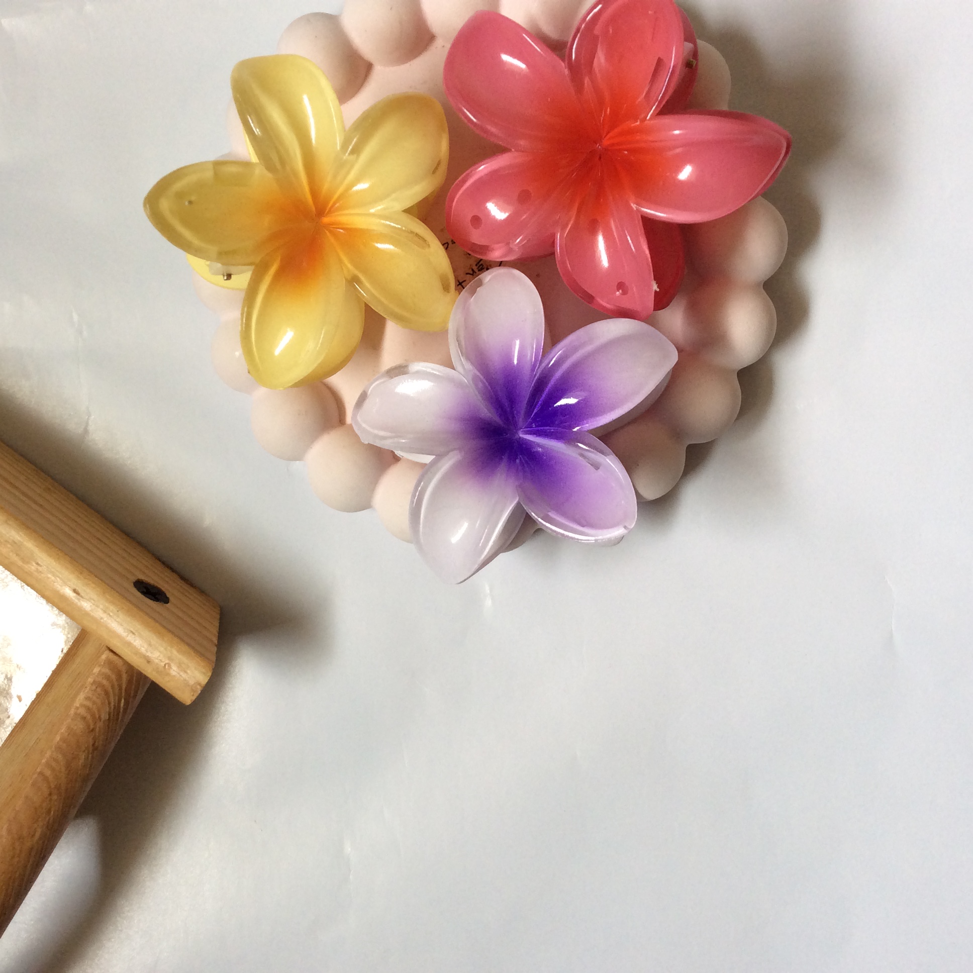 Medium flower claw clips (pack of 3 random colors)