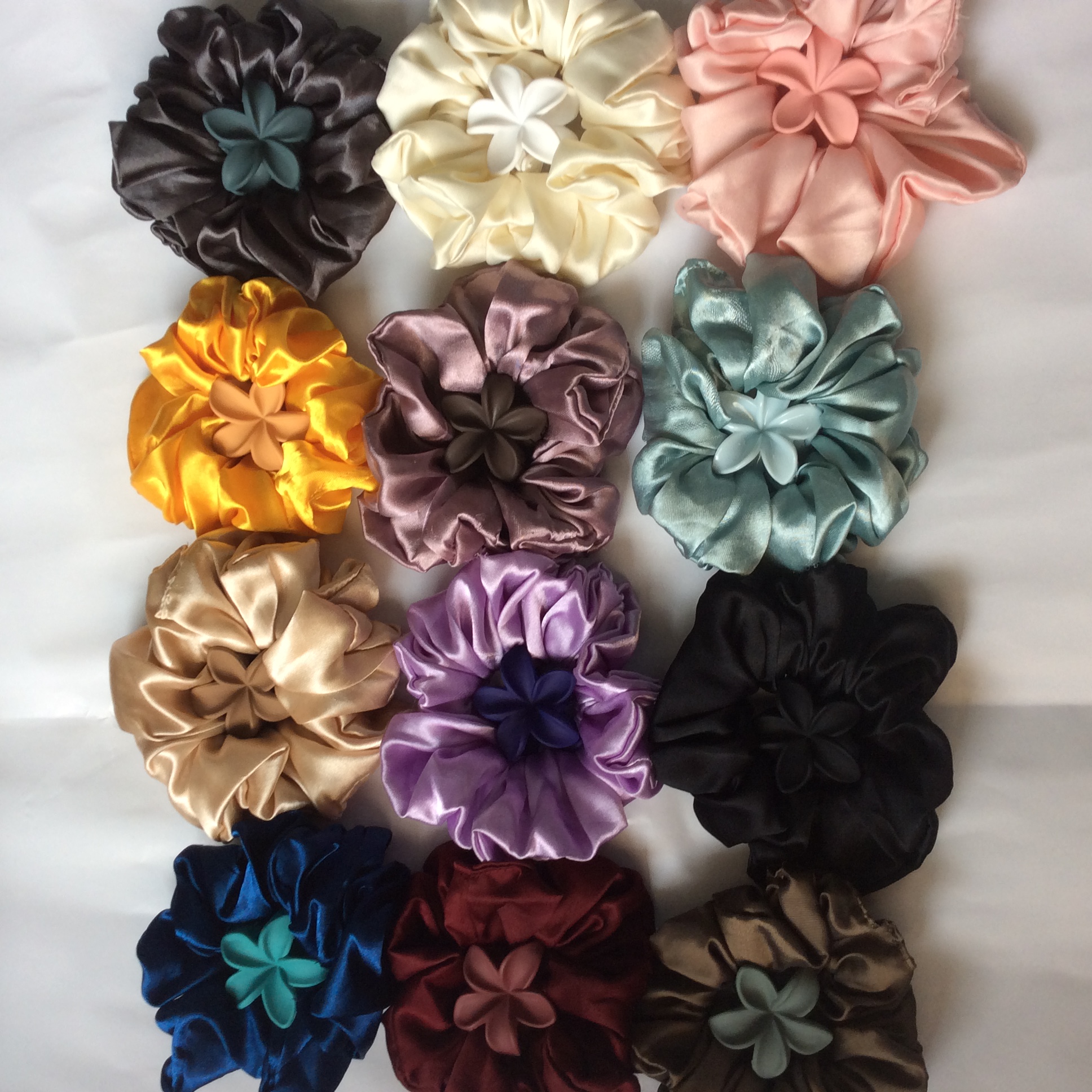 Scrunchie & small claw clip duo 