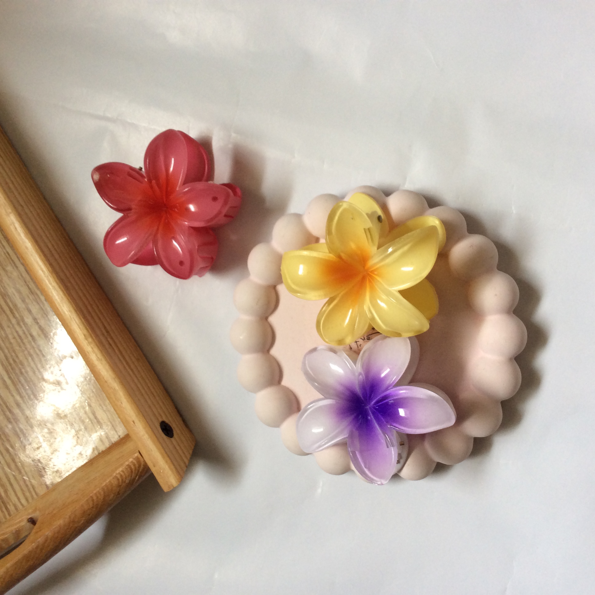 Medium flower claw clips (pack of 3 random colors)