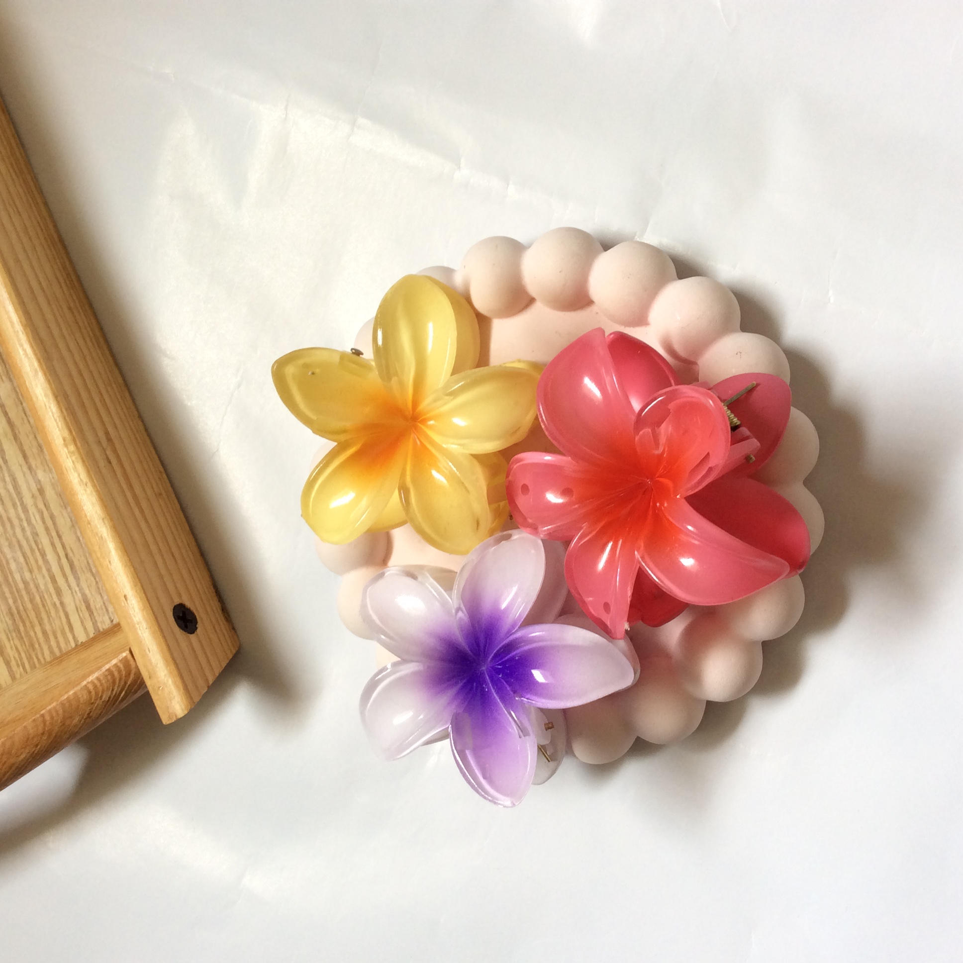 Medium flower claw clips (pack of 3 random colors)