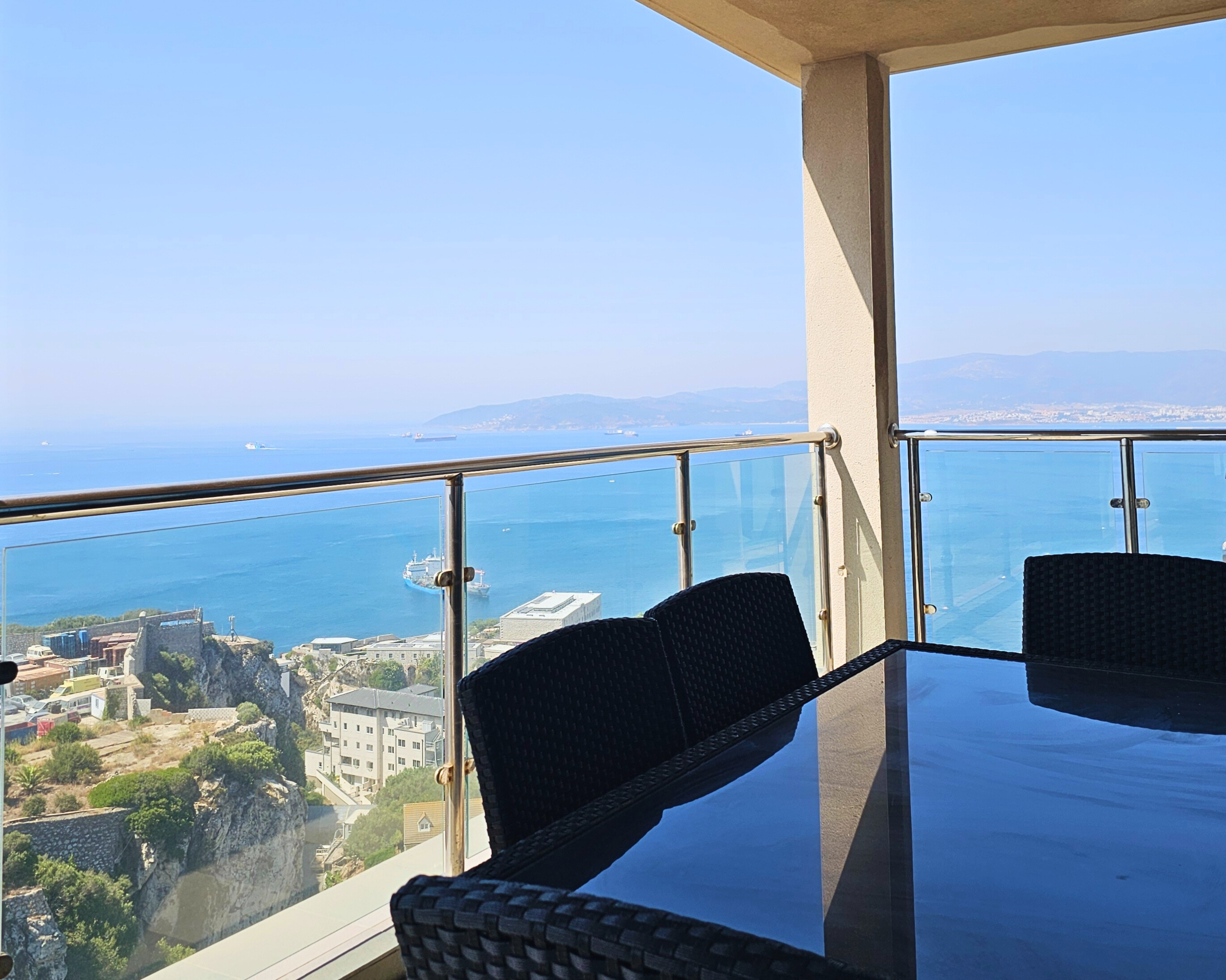 CLIFFTOP HOUSE Three Bedroom, Three Bathroom