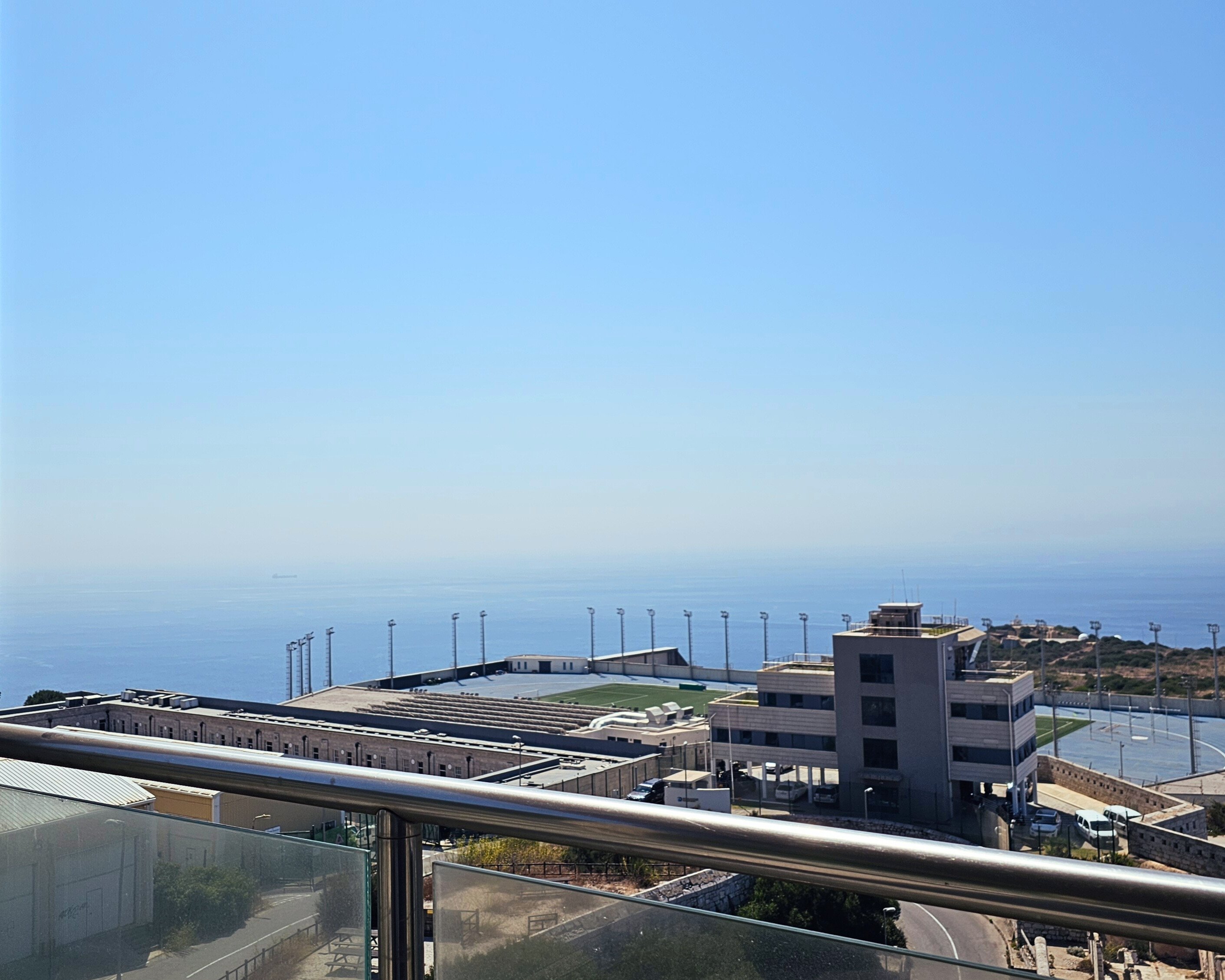 CLIFFTOP HOUSE Three Bedroom, Three Bathroom