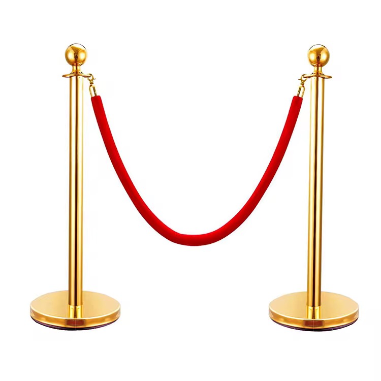 Zlatni stupići s crvenim povezom - set