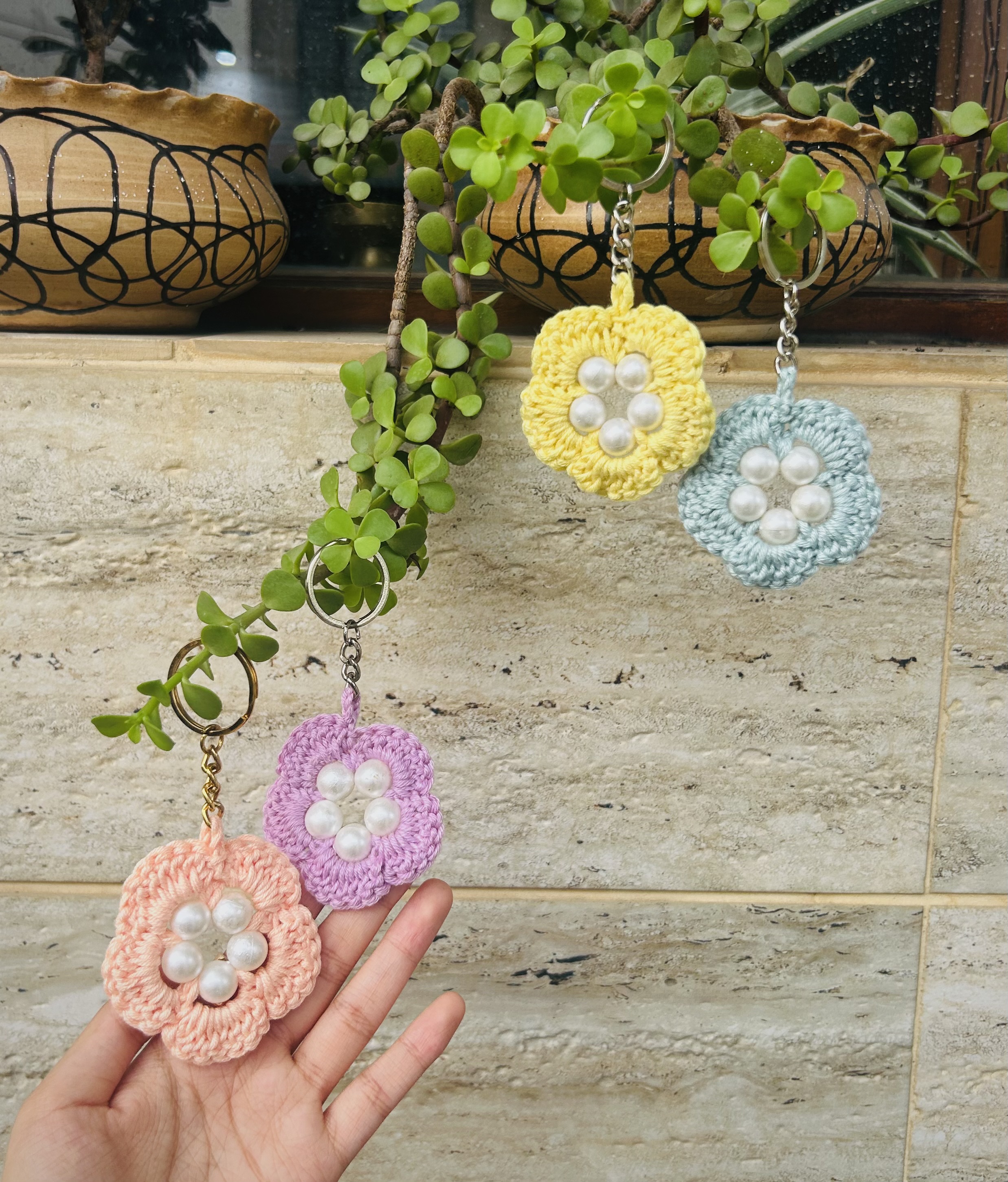 Pearl Bloom Crochet Keyring ๐ธ๐