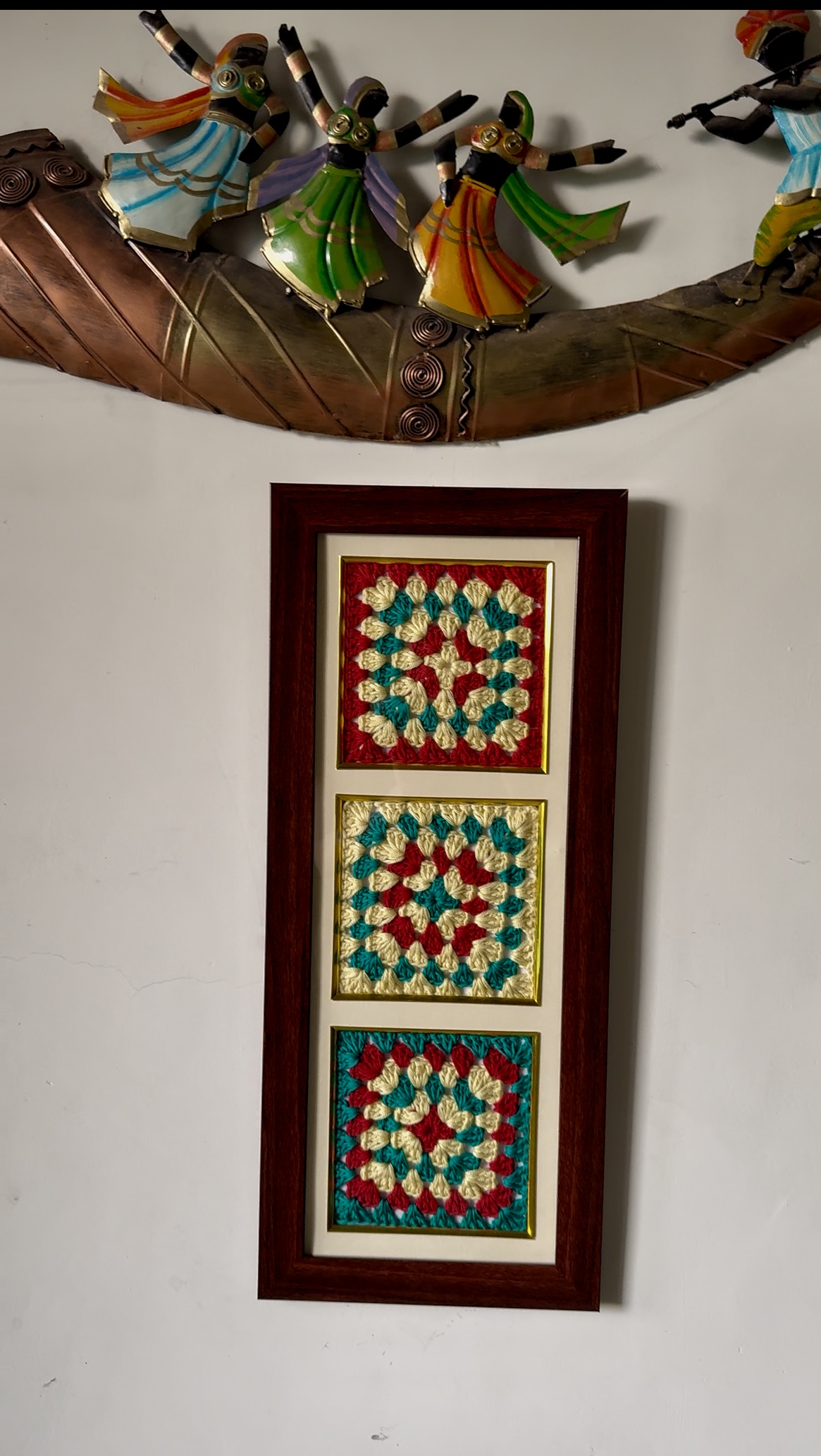 Threaded Harmony - Trio Bloom Frame 🌟