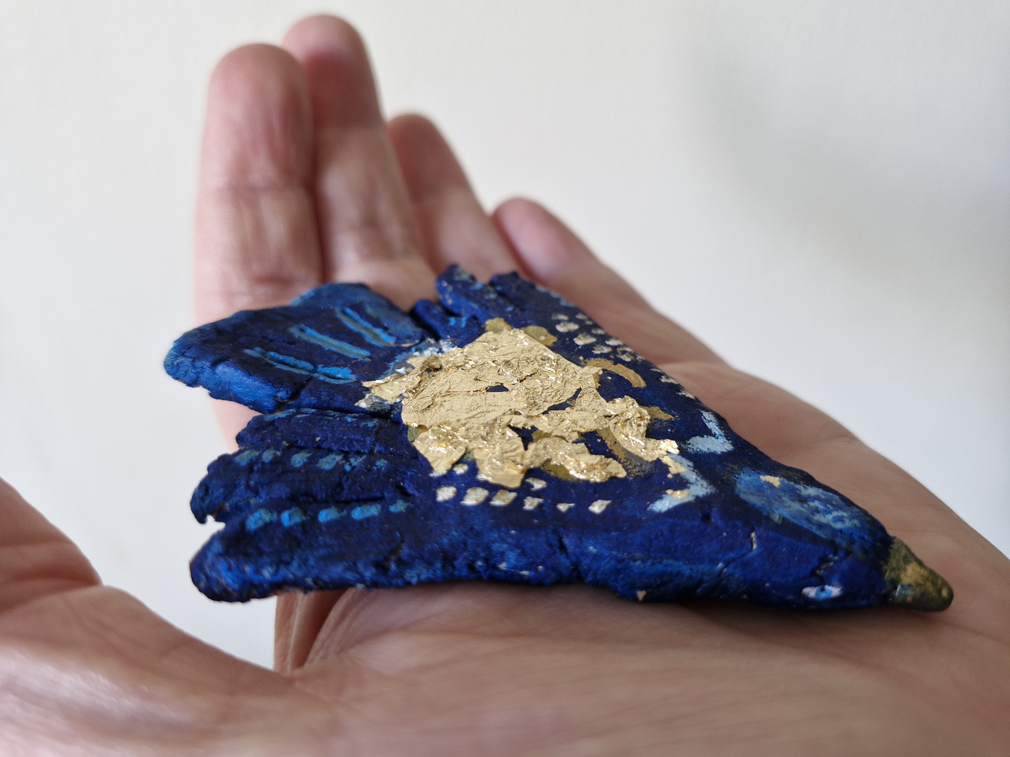 Artisan Clay Flat Blue Golden Bird