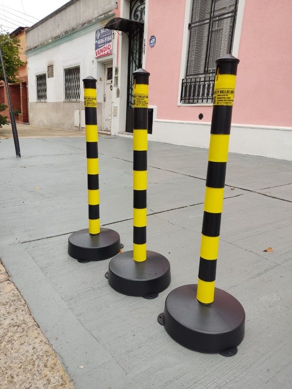 Columna Plástica con base apta para rellenar con arena