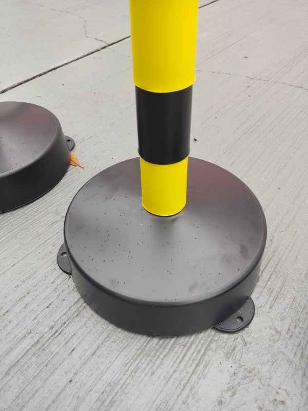 Columna Plástica con base apta para rellenar con arena