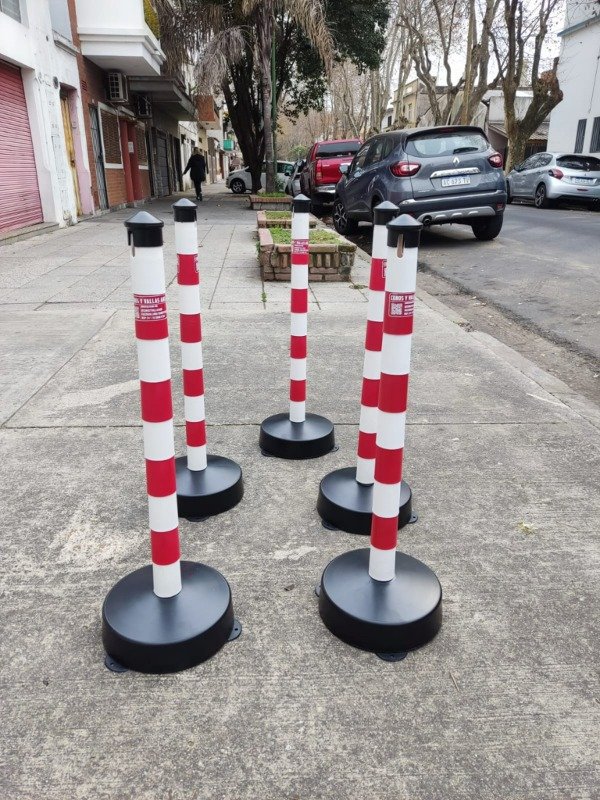 Columna Plástica con base apta para rellenar con arena