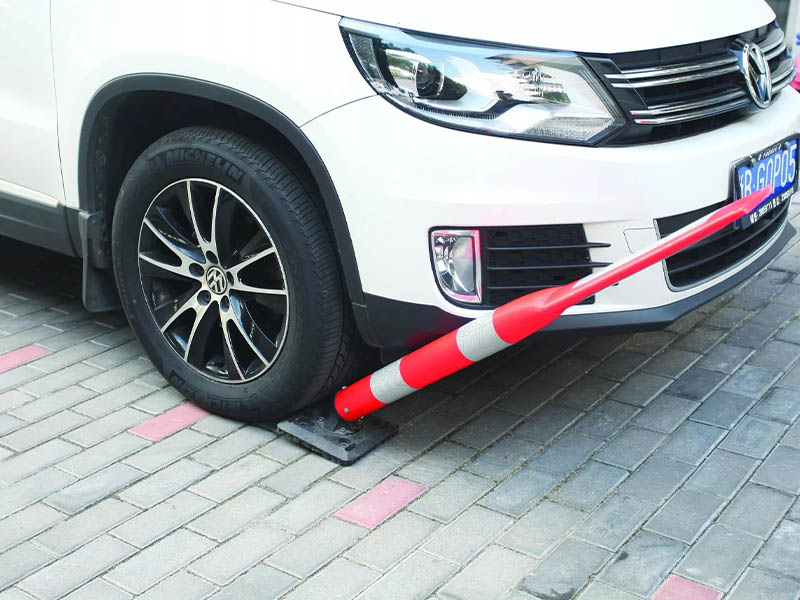 Poste tubular flexible.