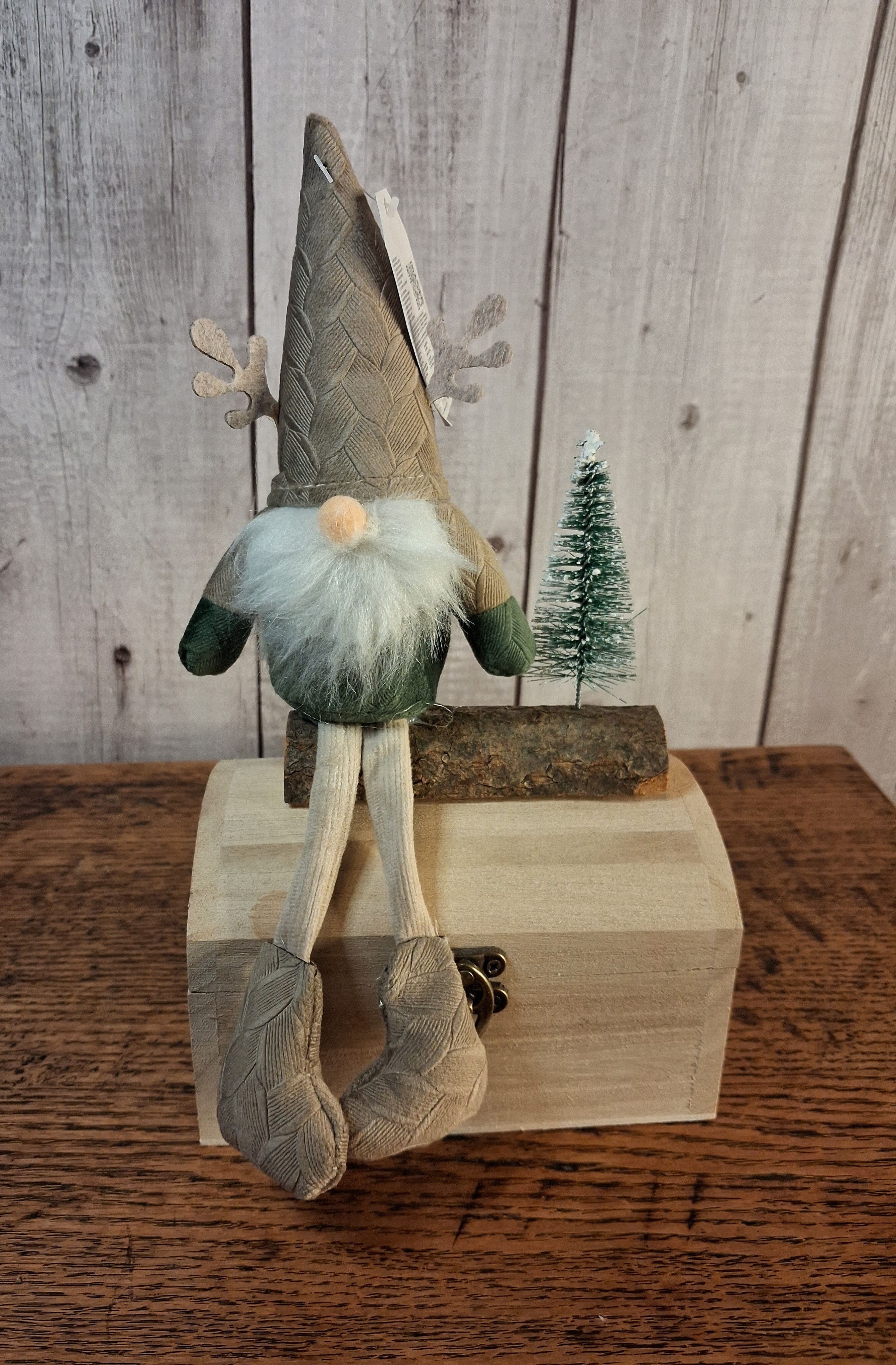 Green Sitting on Log Santa Gonk, 26cm tall