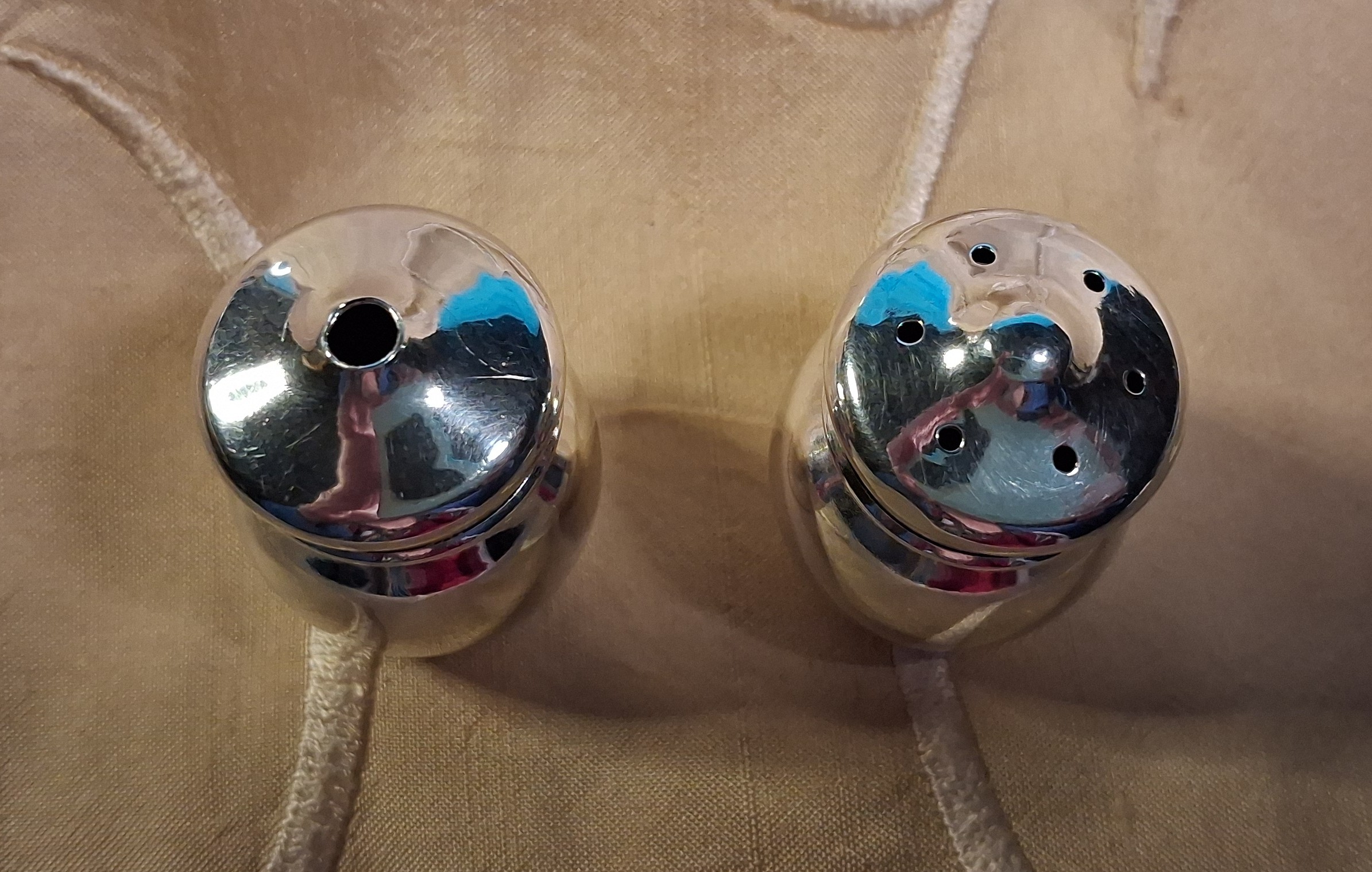 Vintage Silver pepperettes E Edomonds 1972