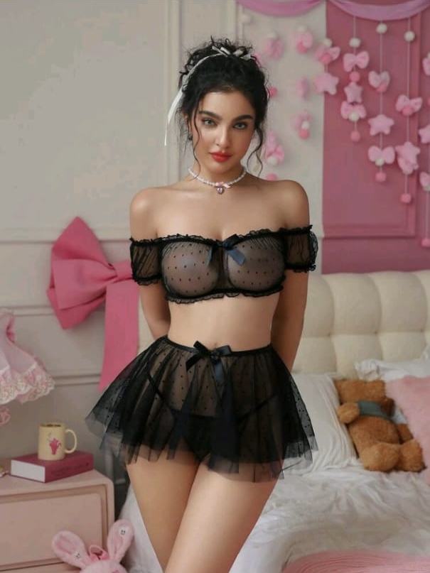 Conjunto de lencería negra de tul