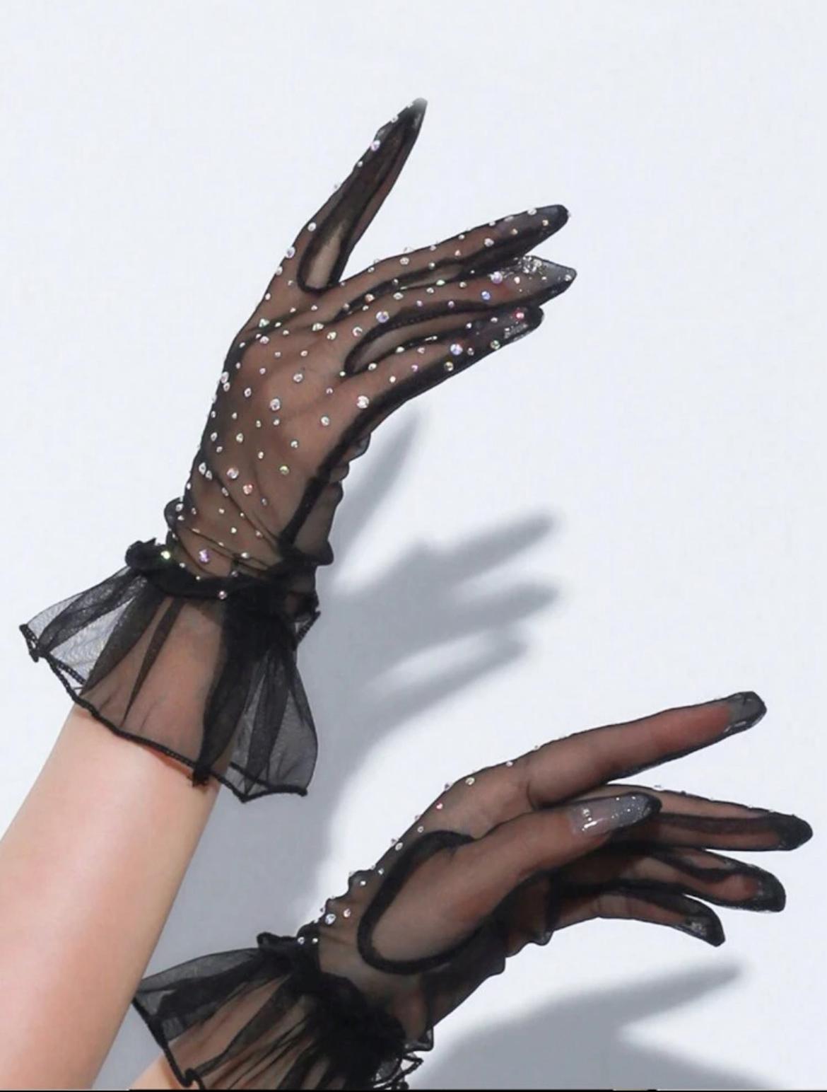 Guantes de tul negro con perlas
