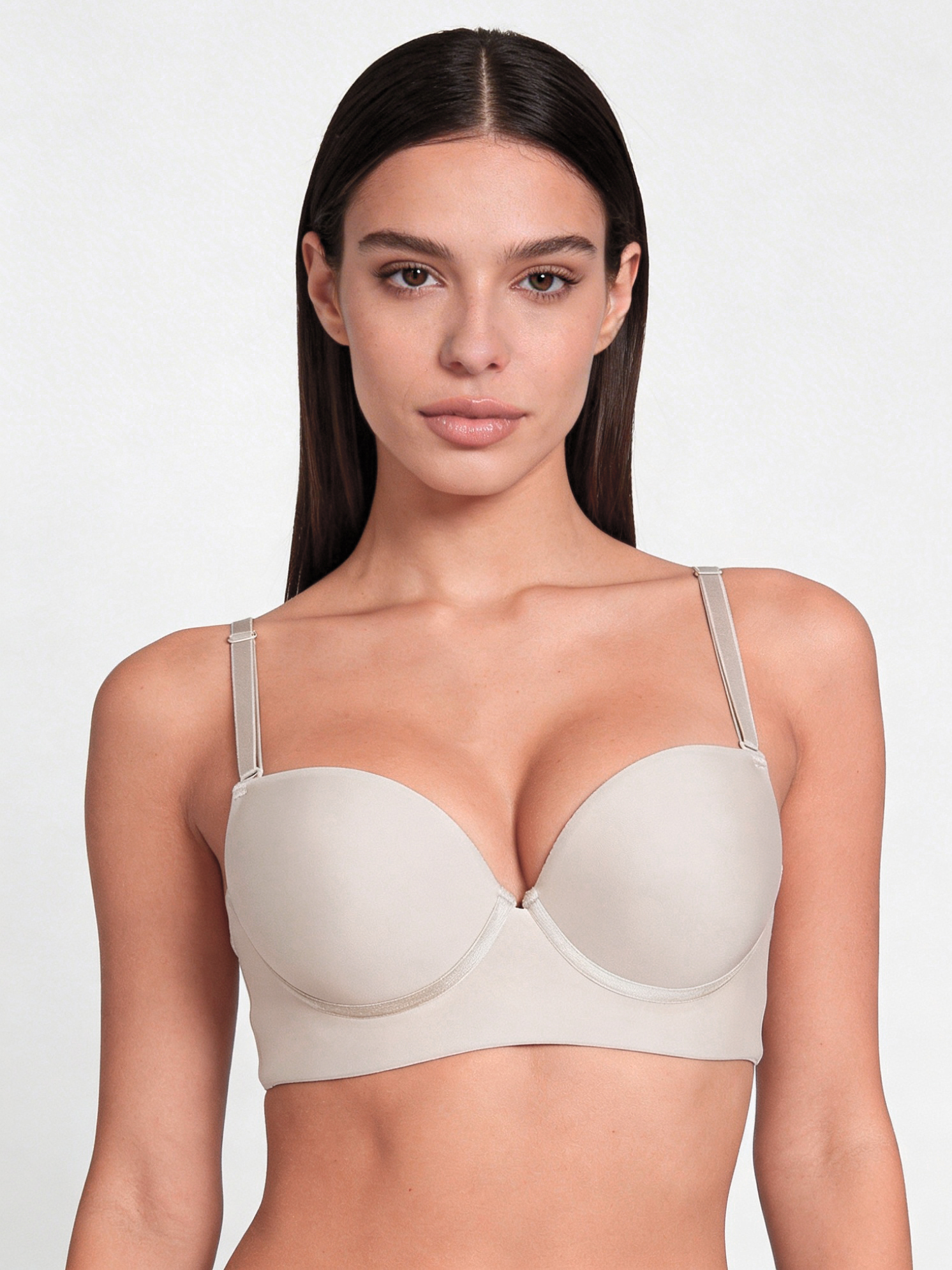 Brasier liso con elástico en base y escote profundo