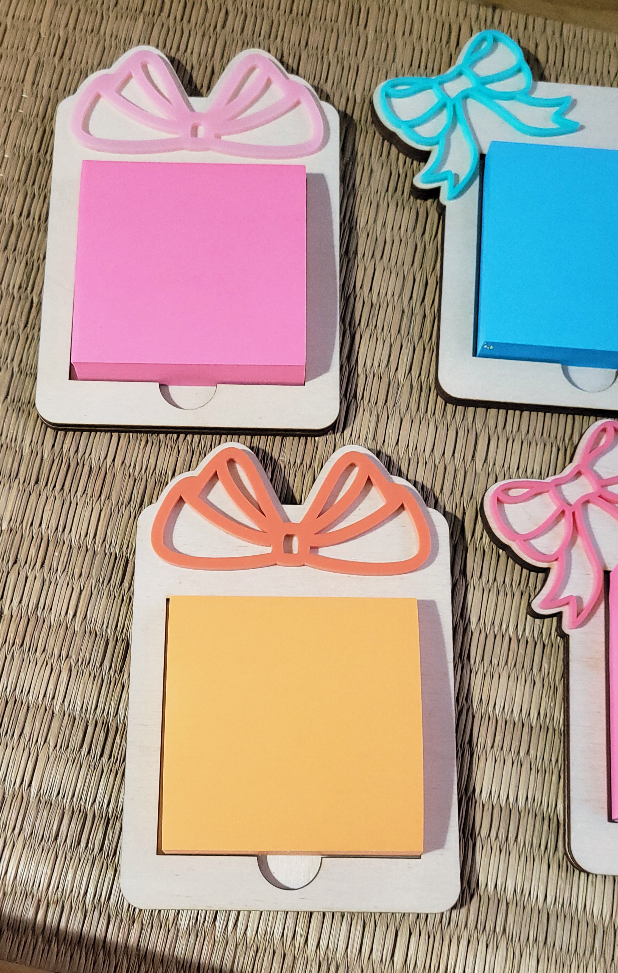 Bow holder for Sticky Note Pads