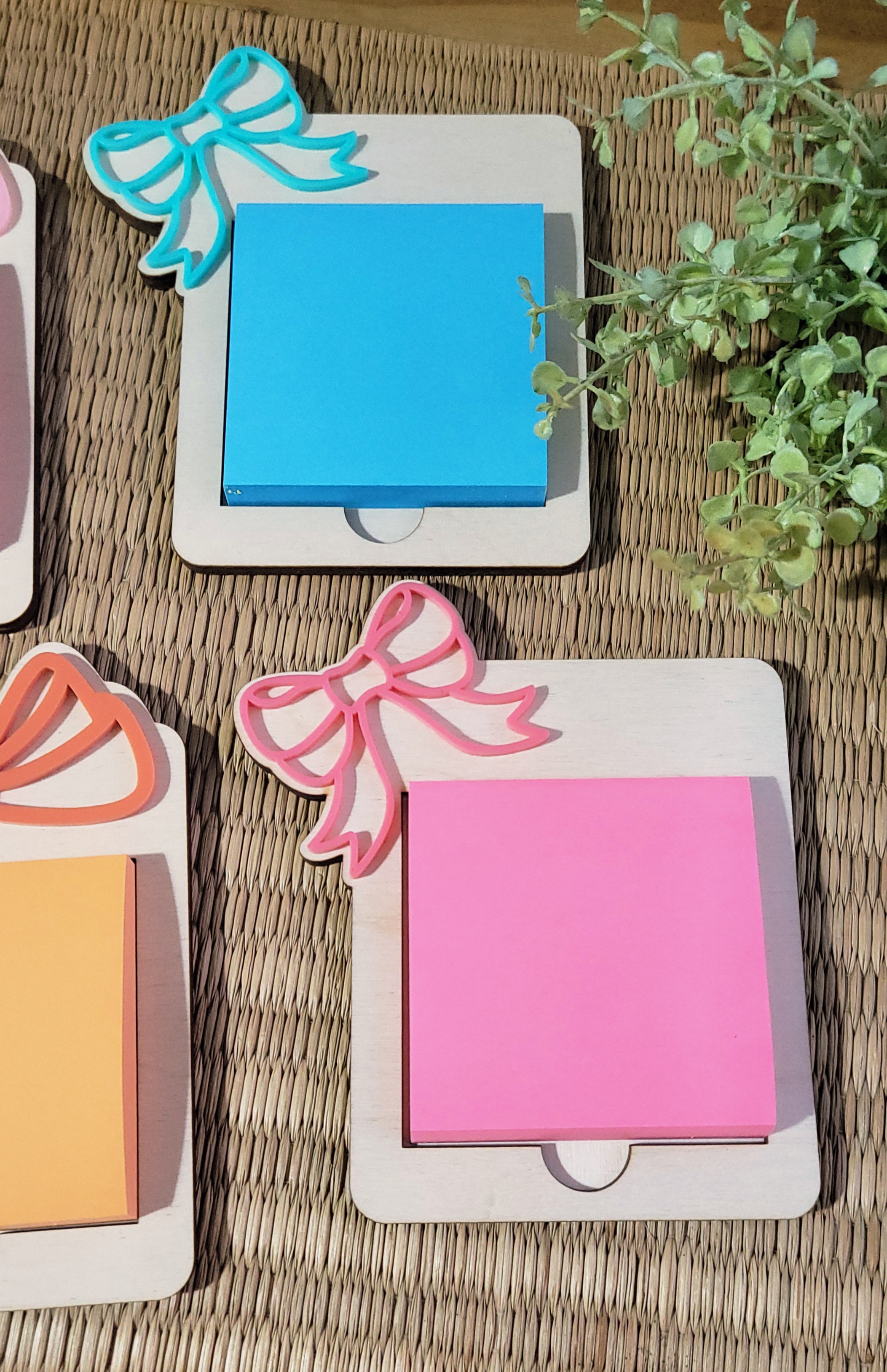 Bow holder for Sticky Note Pads
