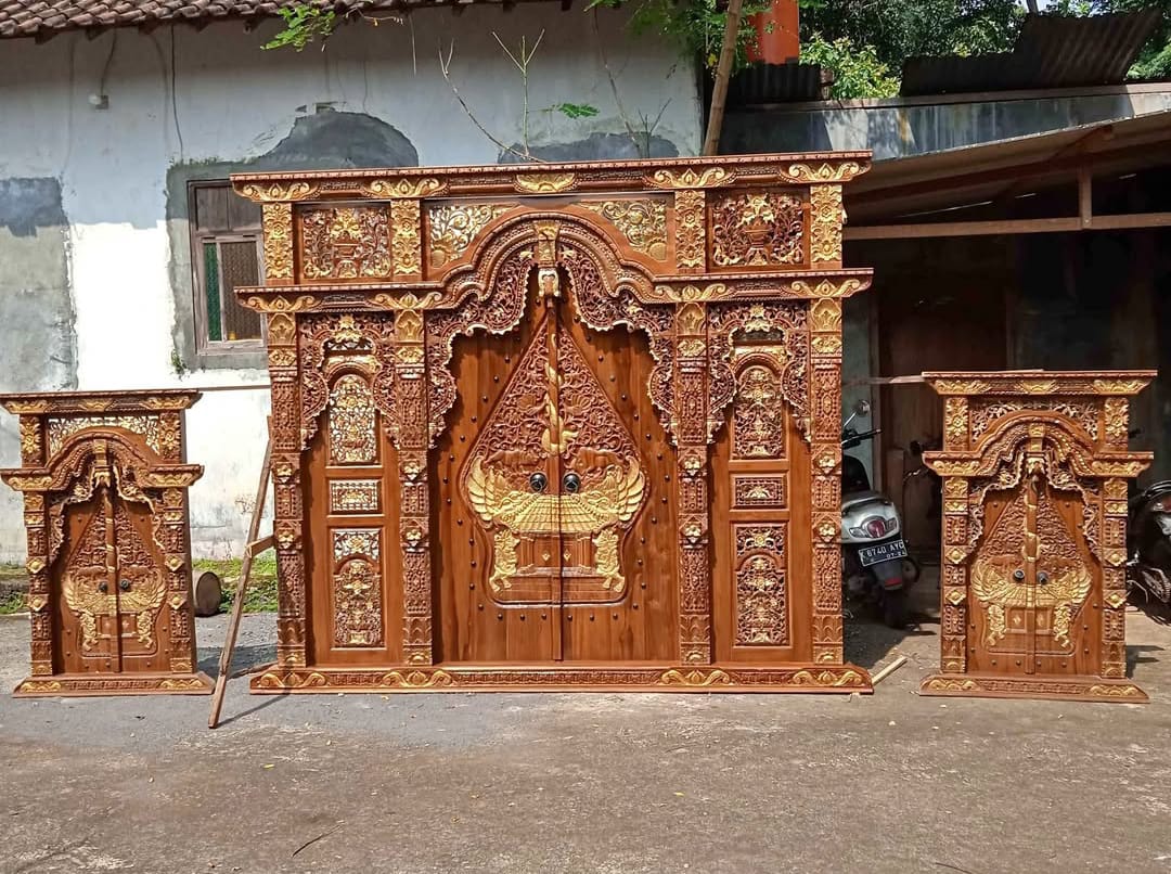 Gapura Kayu Ukir Jawa ukir gunungan