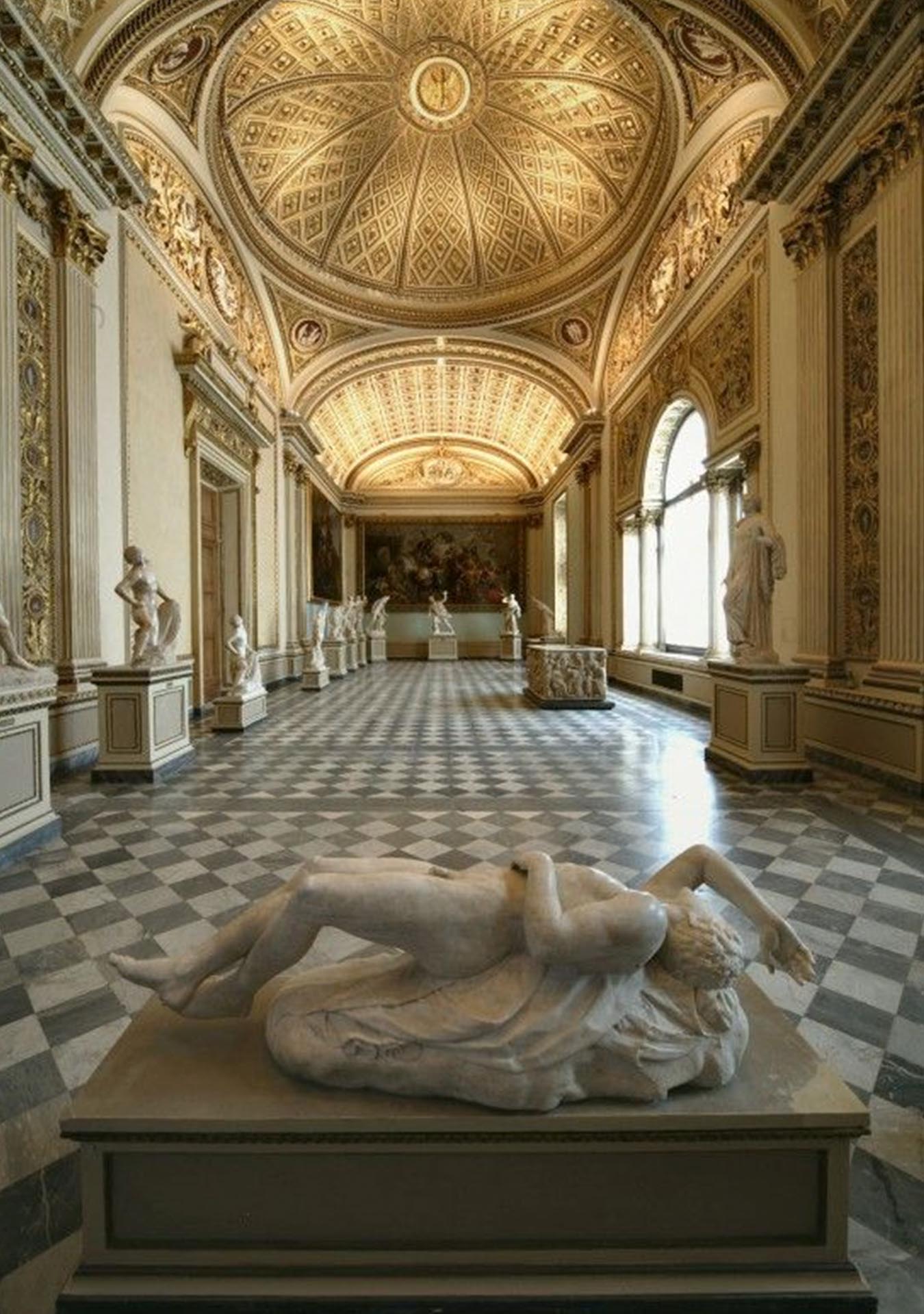 solitude at the Uffizi Museum