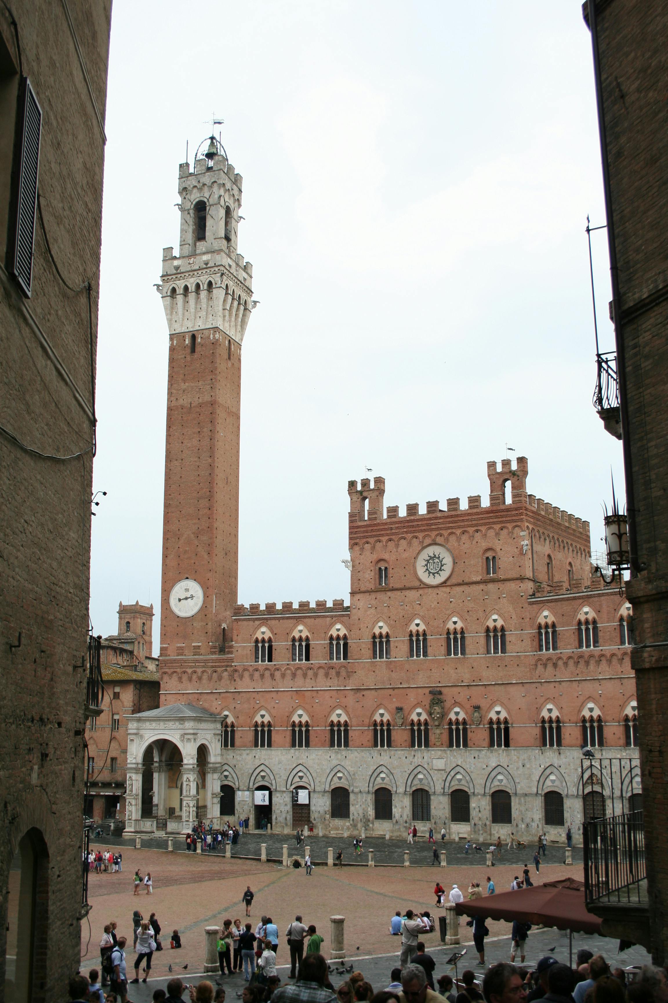 Medieval Marvels - Siena & San Giminiano on your way