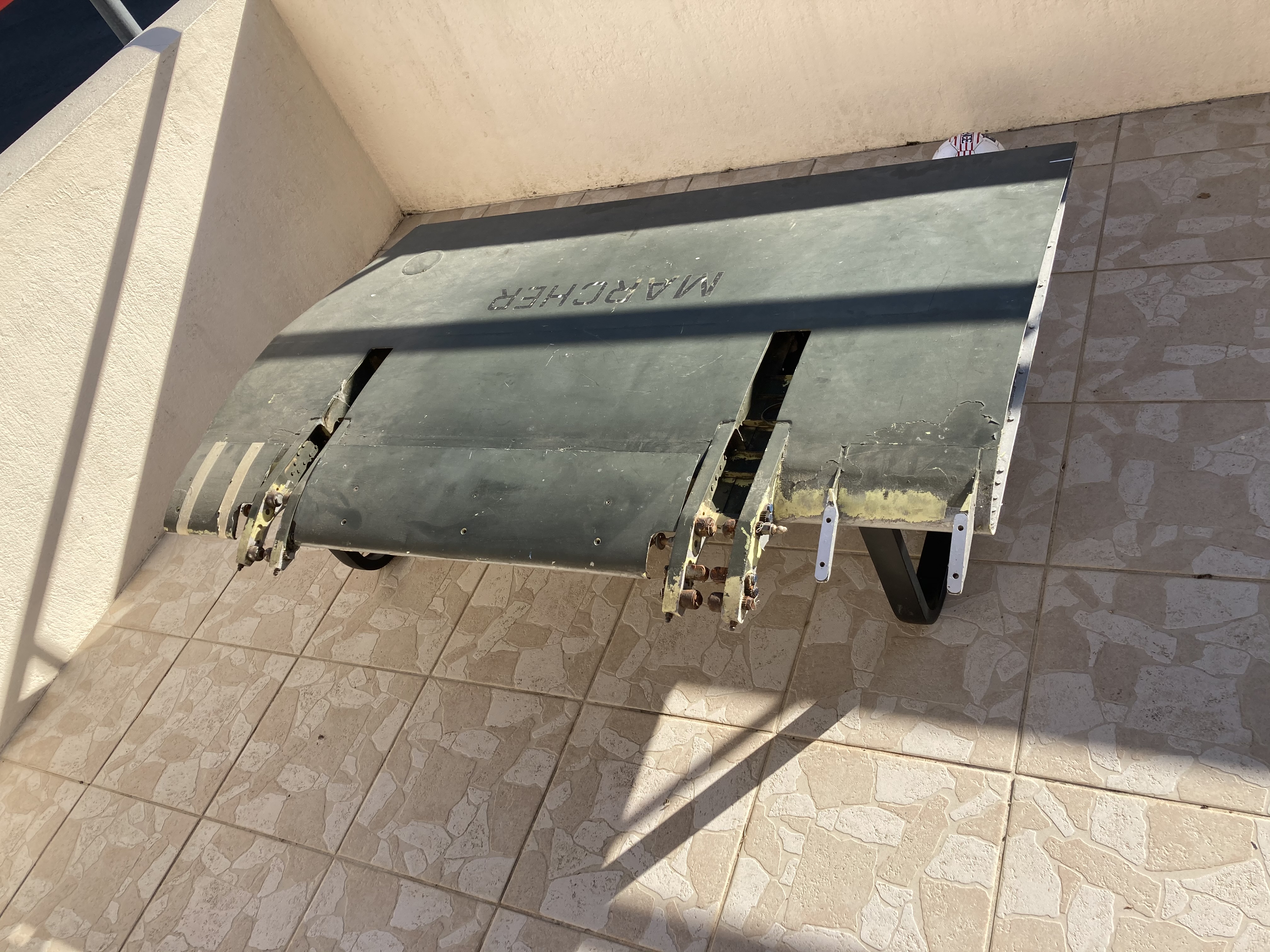 FUTURE TABLE BASSE POLIE MIROIR
