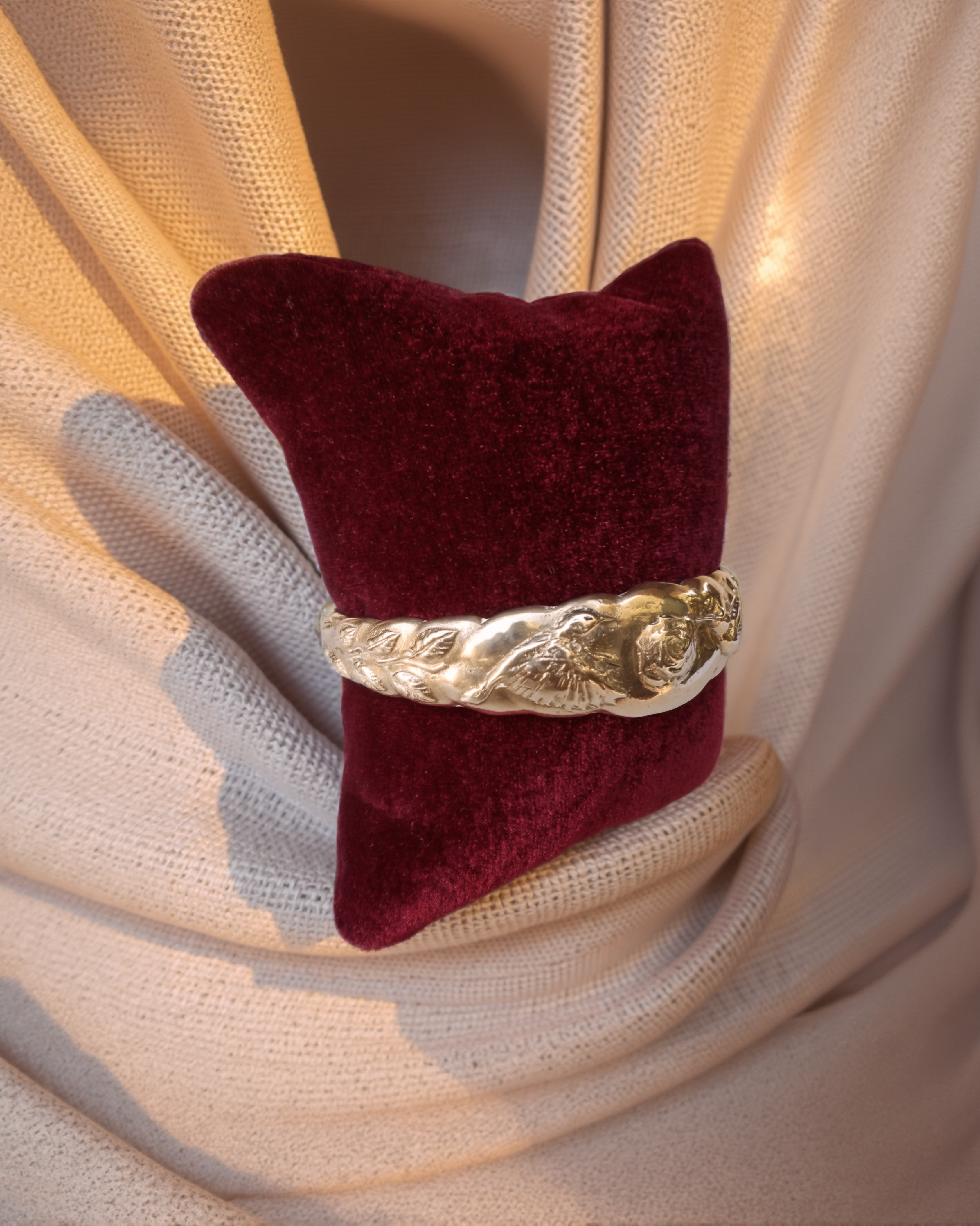 Brazalete de bronce "Destellos Primaverales"