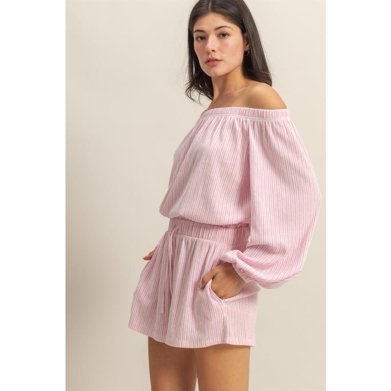 Effortless Summer Elegance: Off-the-Shoulder Coordinated Shorts Set!