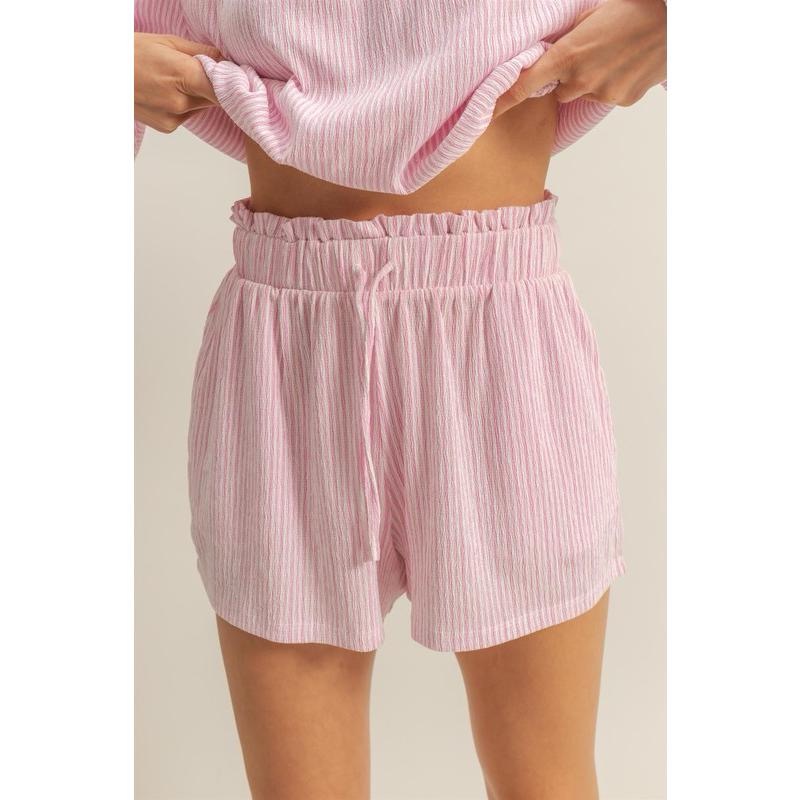 Effortless Summer Elegance: Off-the-Shoulder Coordinated Shorts Set!