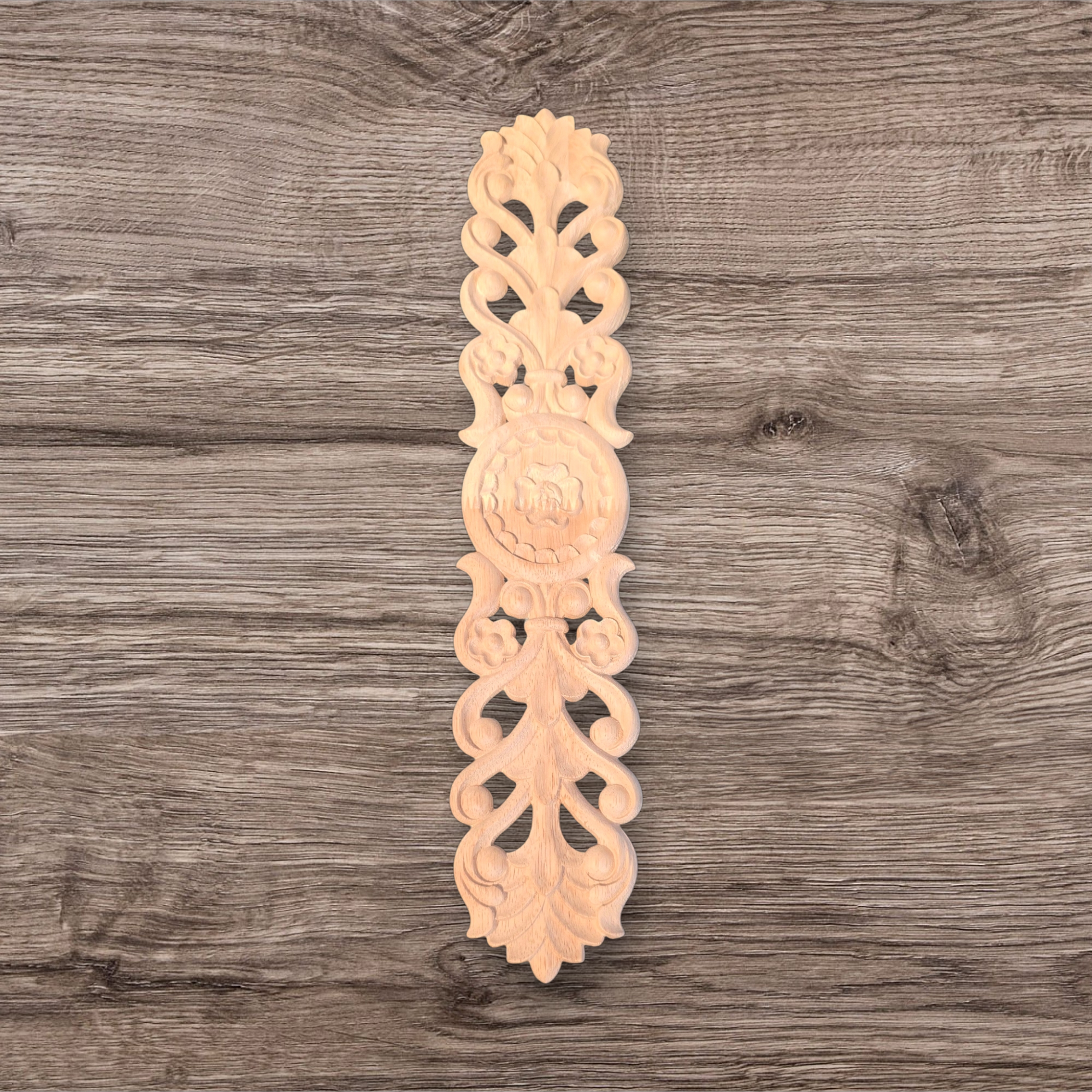 Adorno tallado en madera
