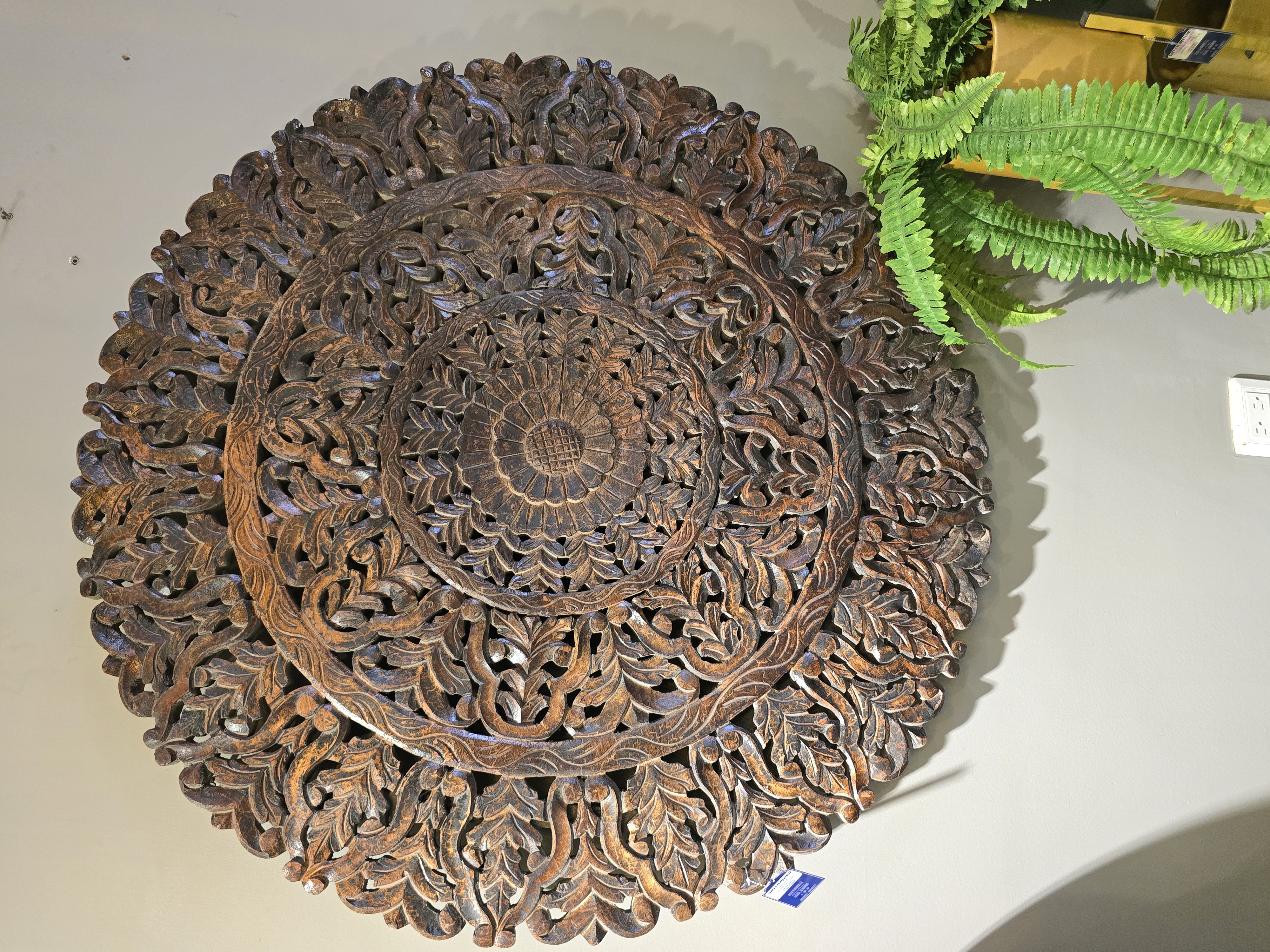 India talla redonda en madera