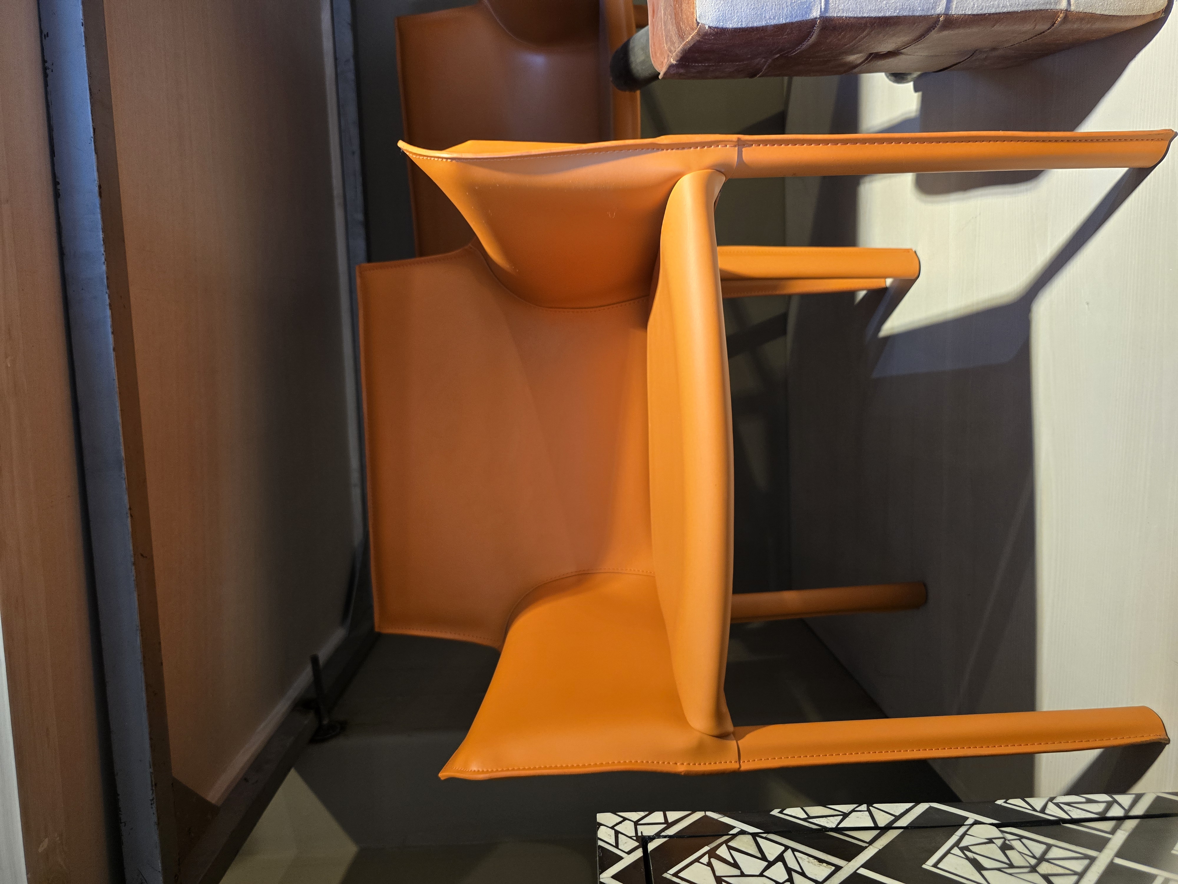 Silla cuero vegano naranja