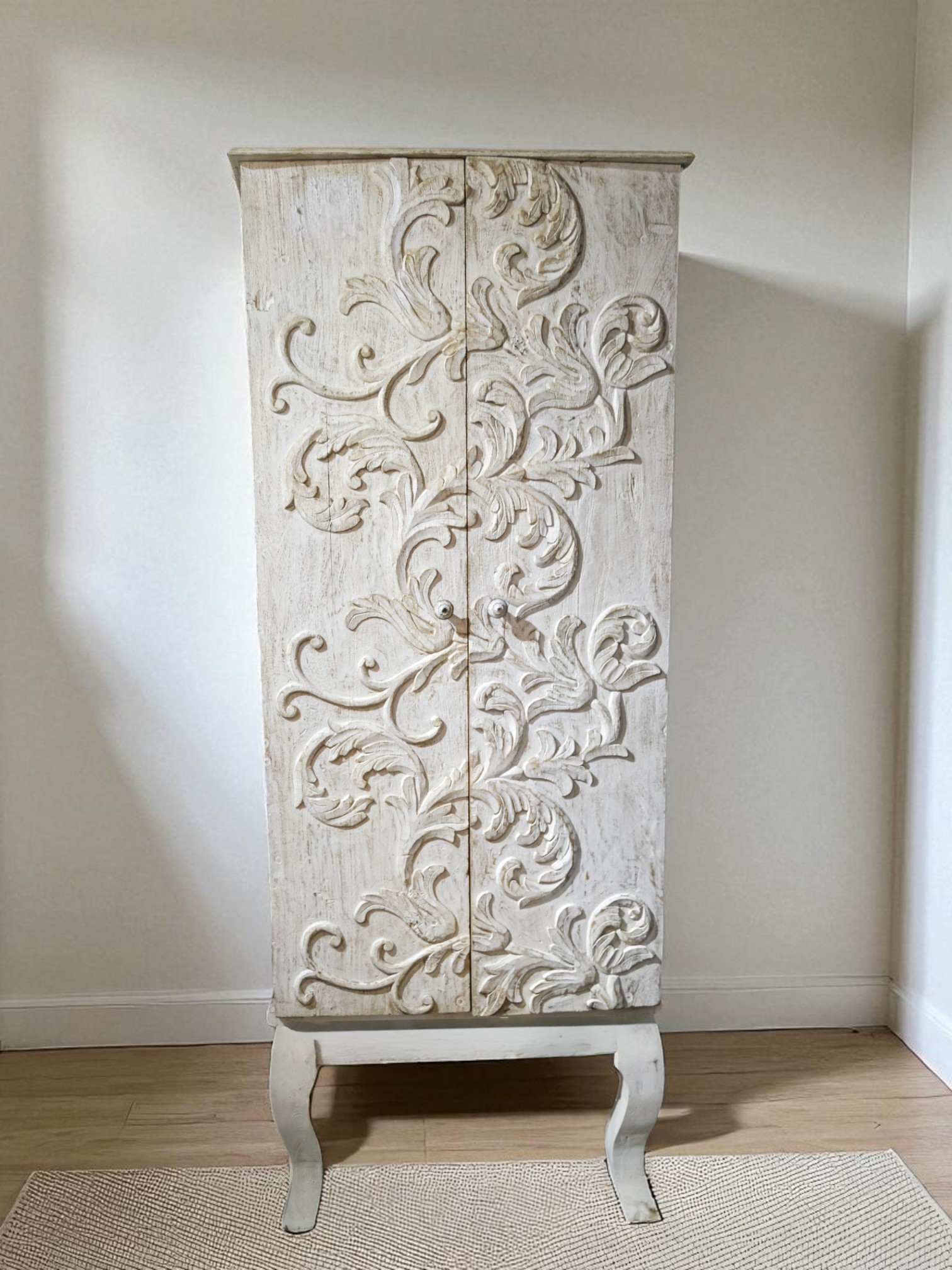 ARMARIO ALTO 2P TALLADO PADMA VALLI  DS214