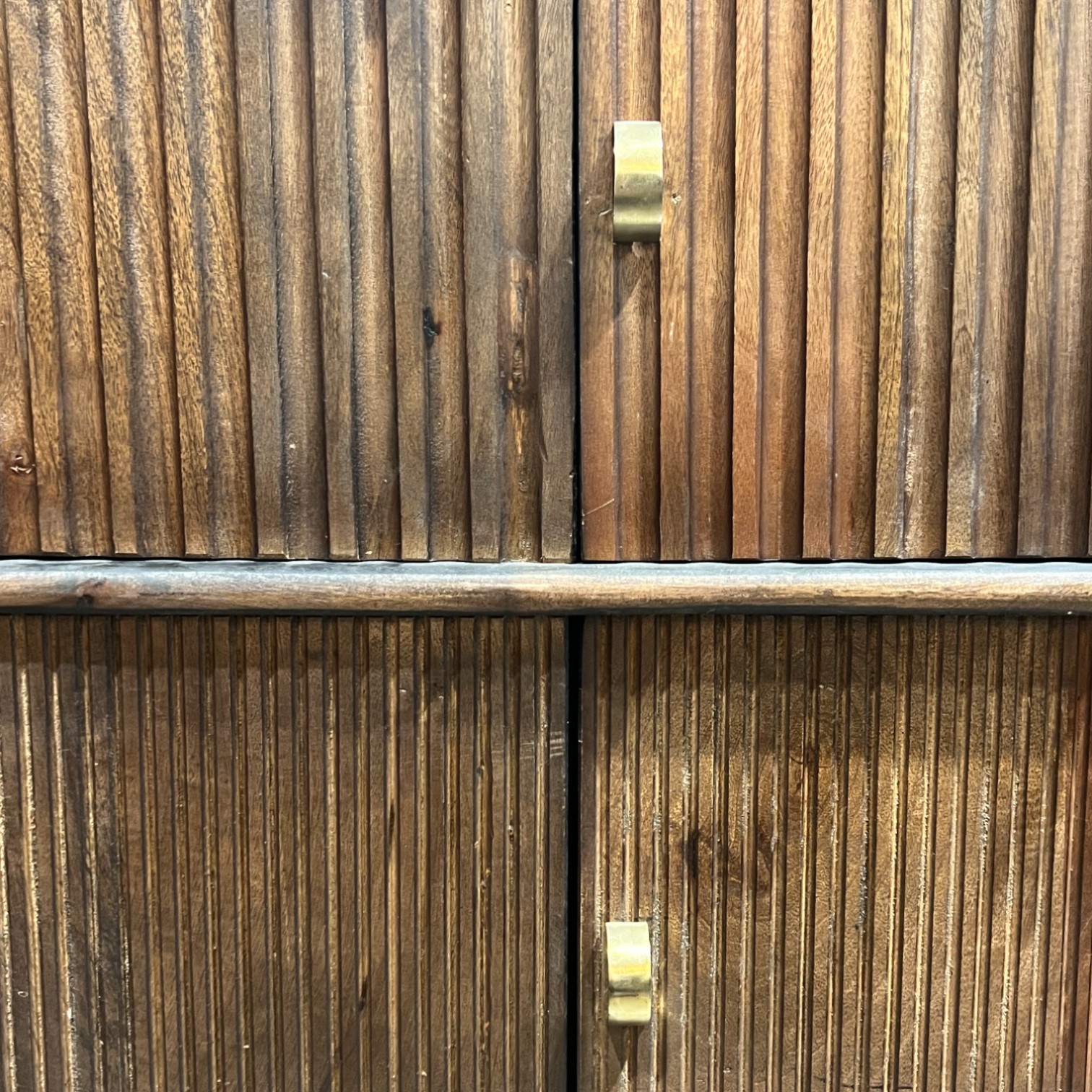 India gabinete ovalado con rayas de madera IN23SI18