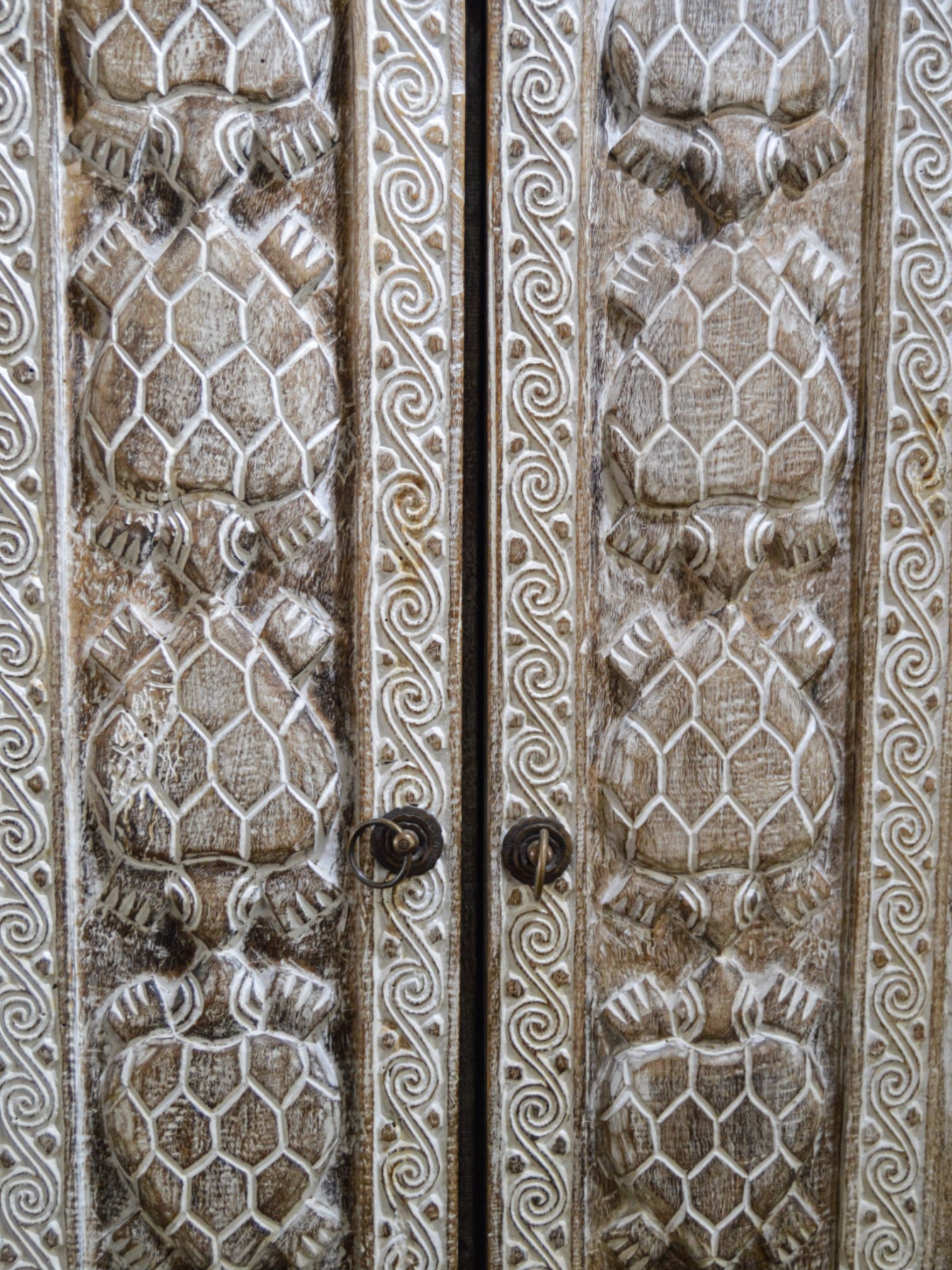 ARMARIO ALTO 2P TALLADO TECA LAUT IDA09