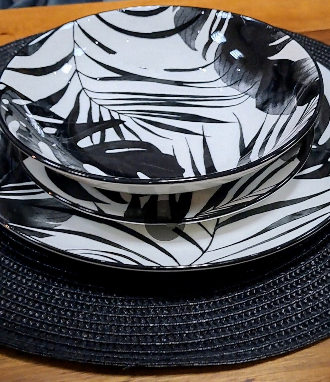 Black and White Leaf Pattern Dinnerware Set