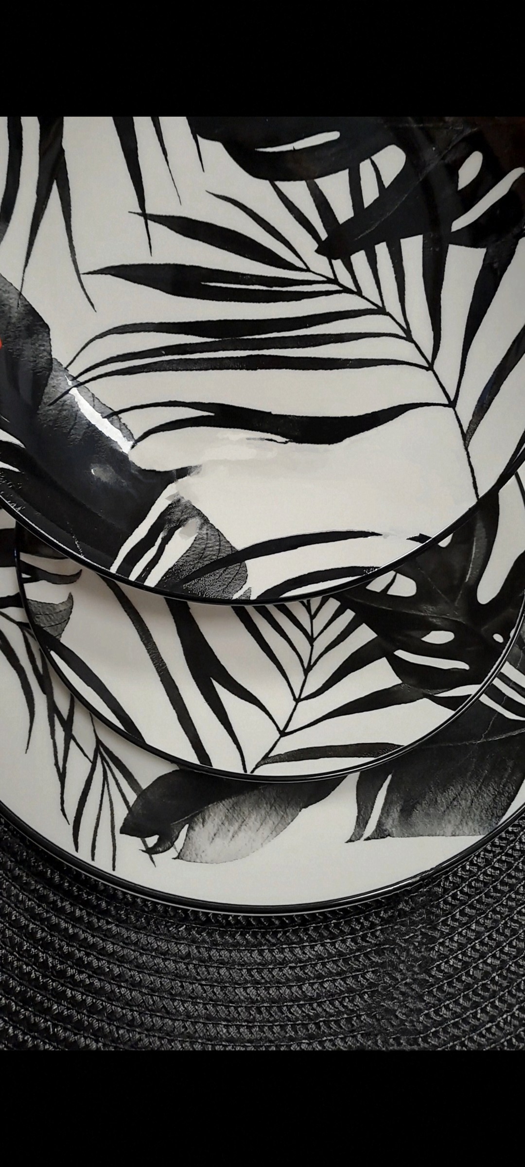Black and White Leaf Pattern Dinnerware Set