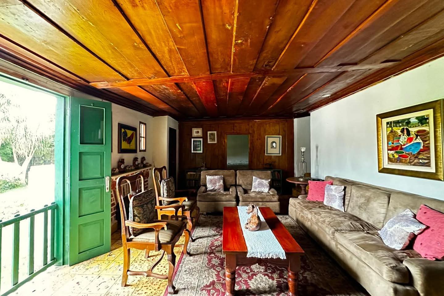 AHUACHAPAN APANECA FRENTE A PARQUE CENTRAL